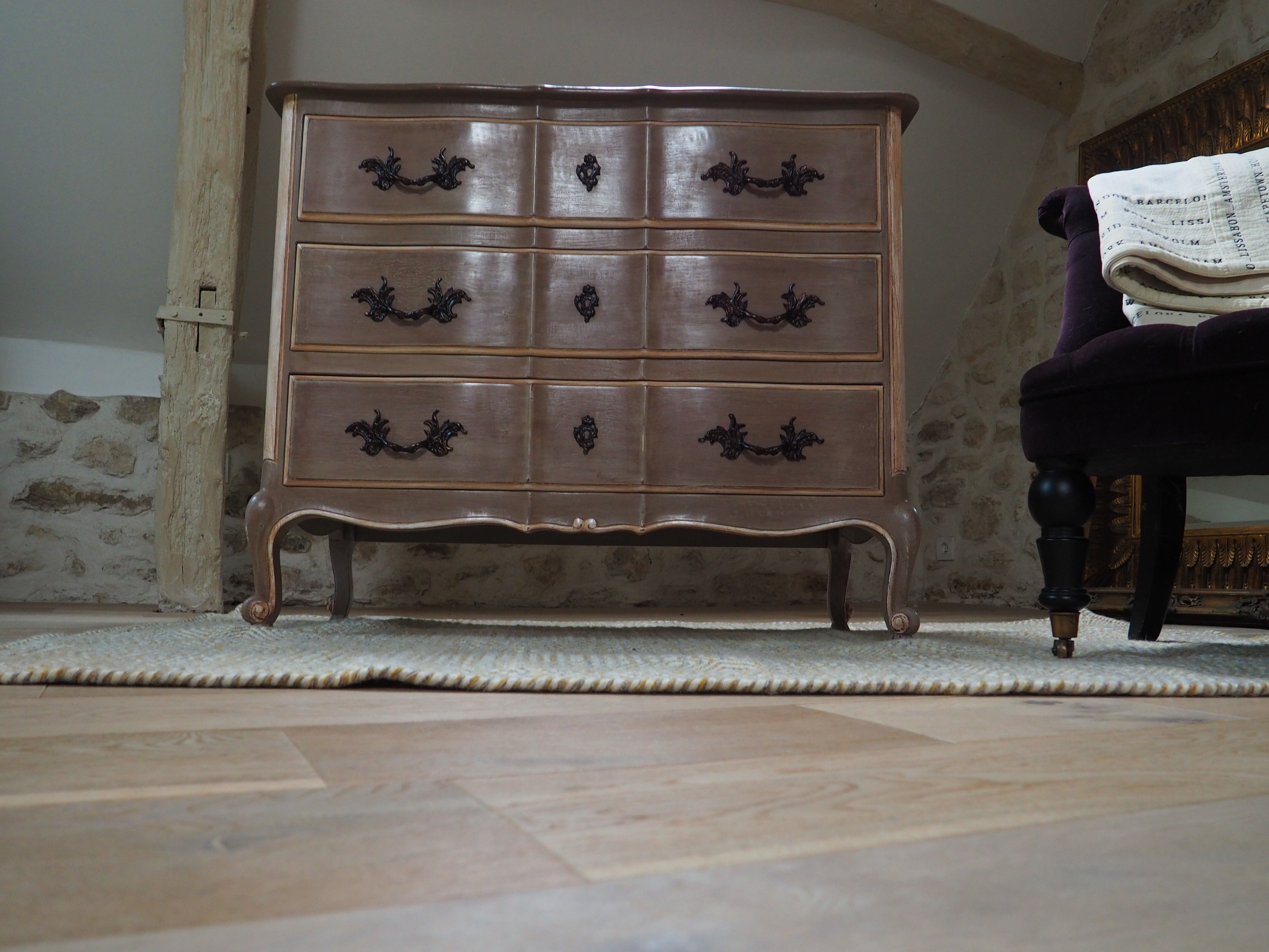 Chest of drawers patina crossbow