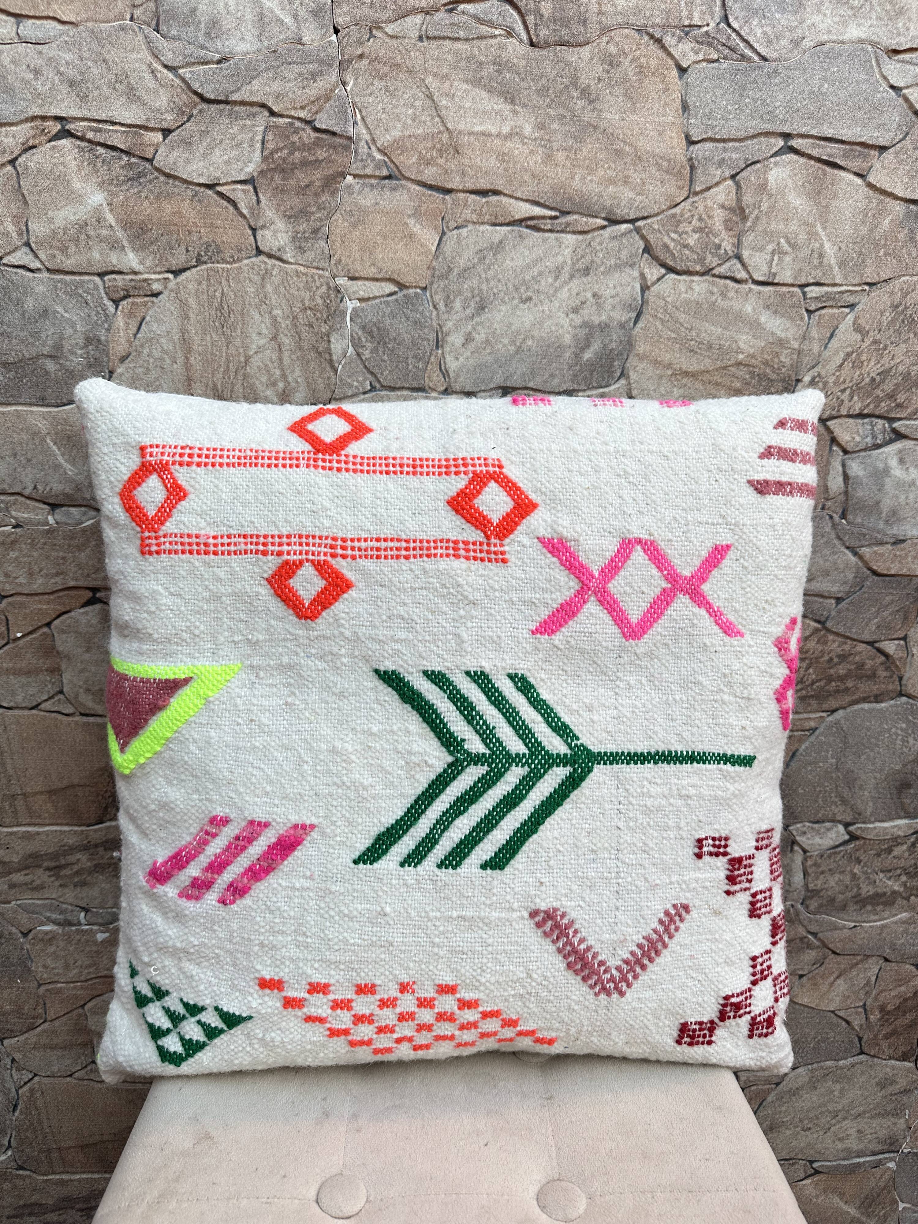 Handmade Berber wool cushion: Moroccan Kilim cushion (45x45cm)