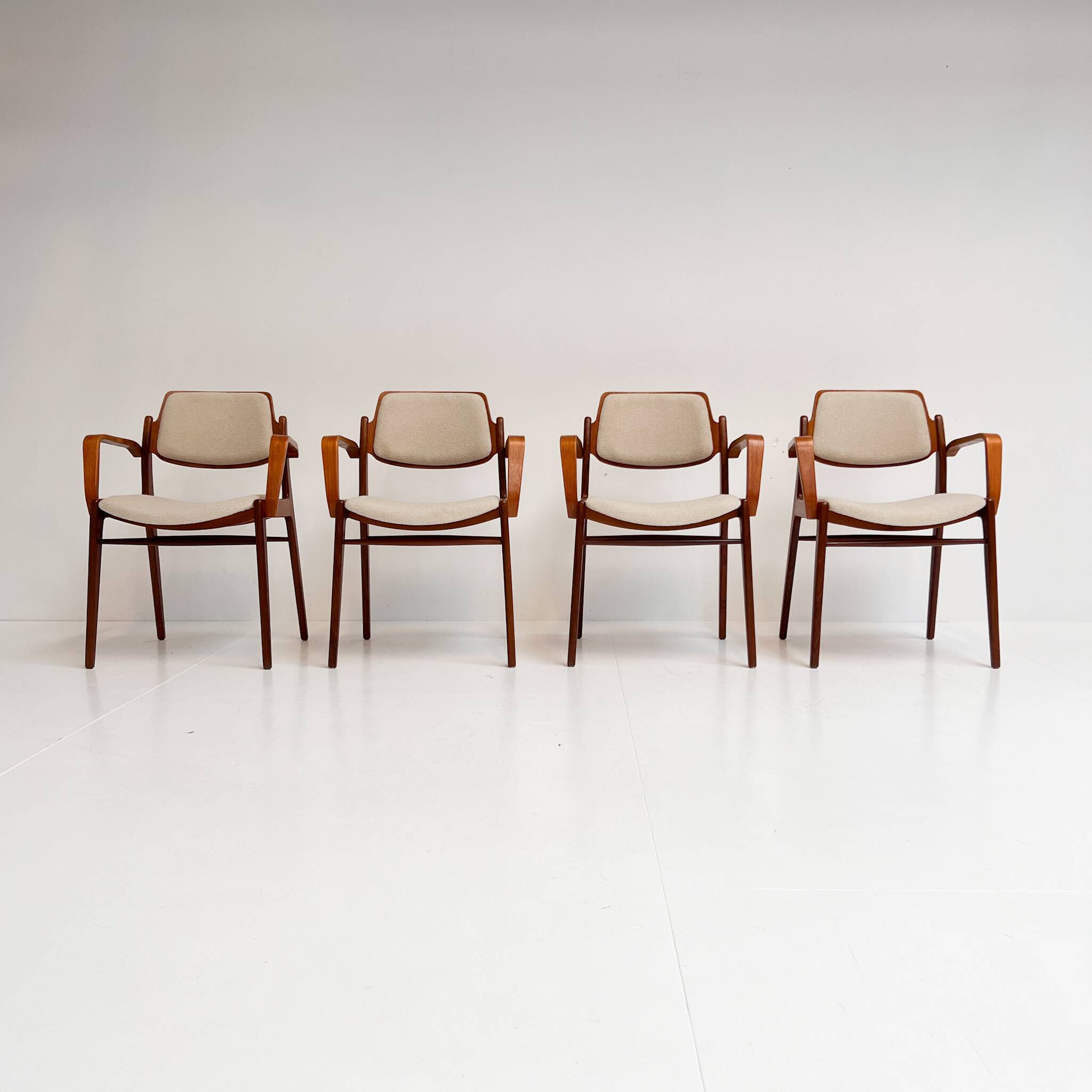 Ensemble de 4 chaises rembourrées Hartmut Lohmeyer pour Wilkhahn, années 1960.