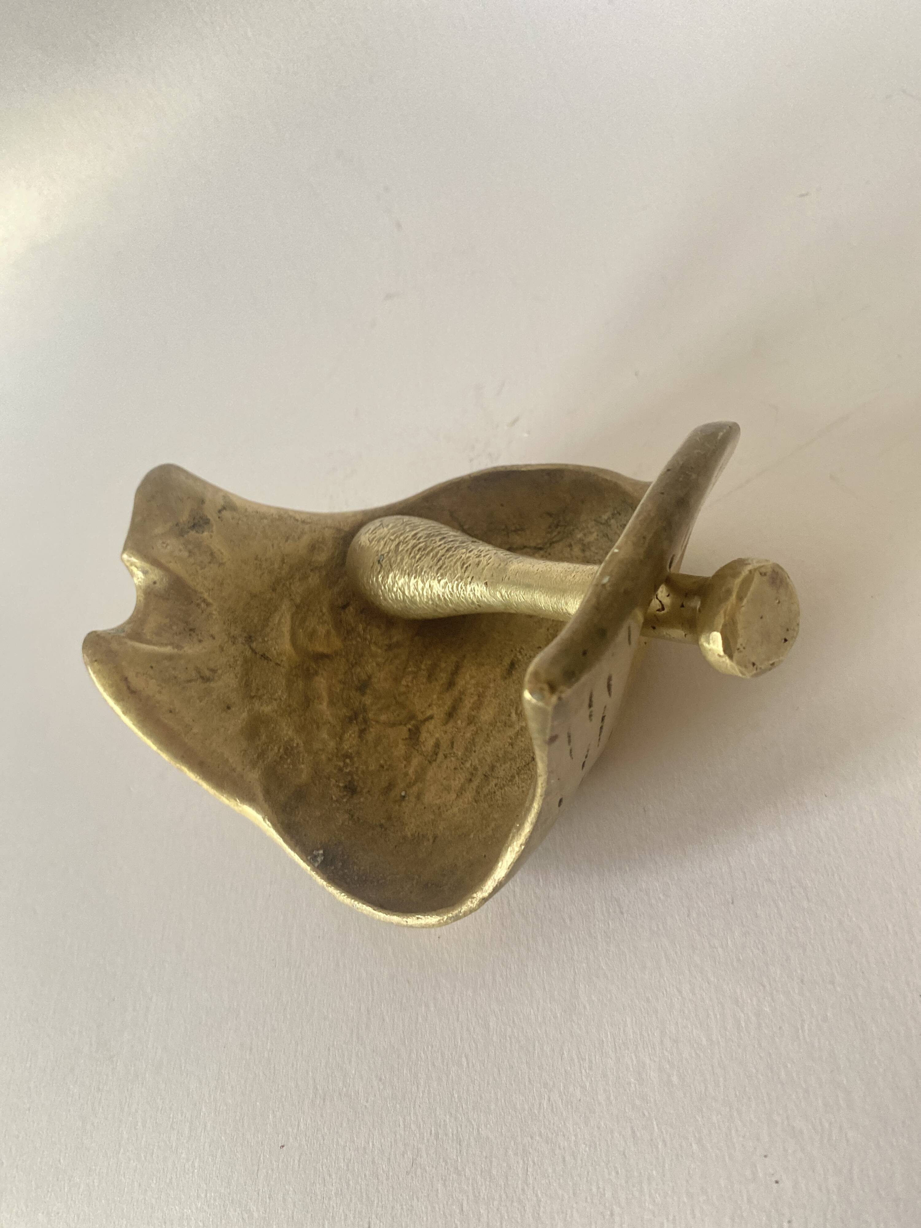 Cendrier et pilon, bronze