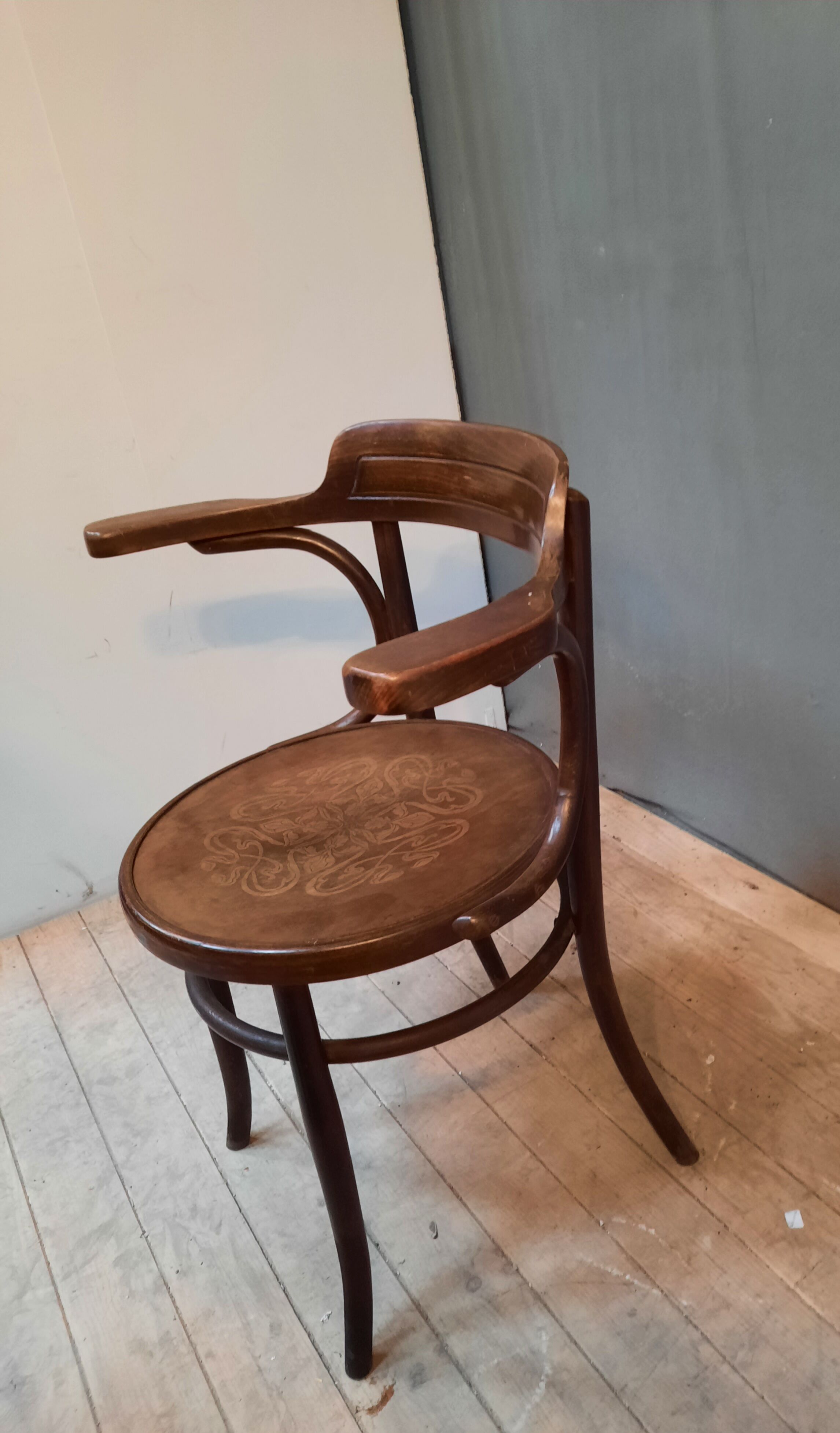 Fishel curved wooden burreau chair