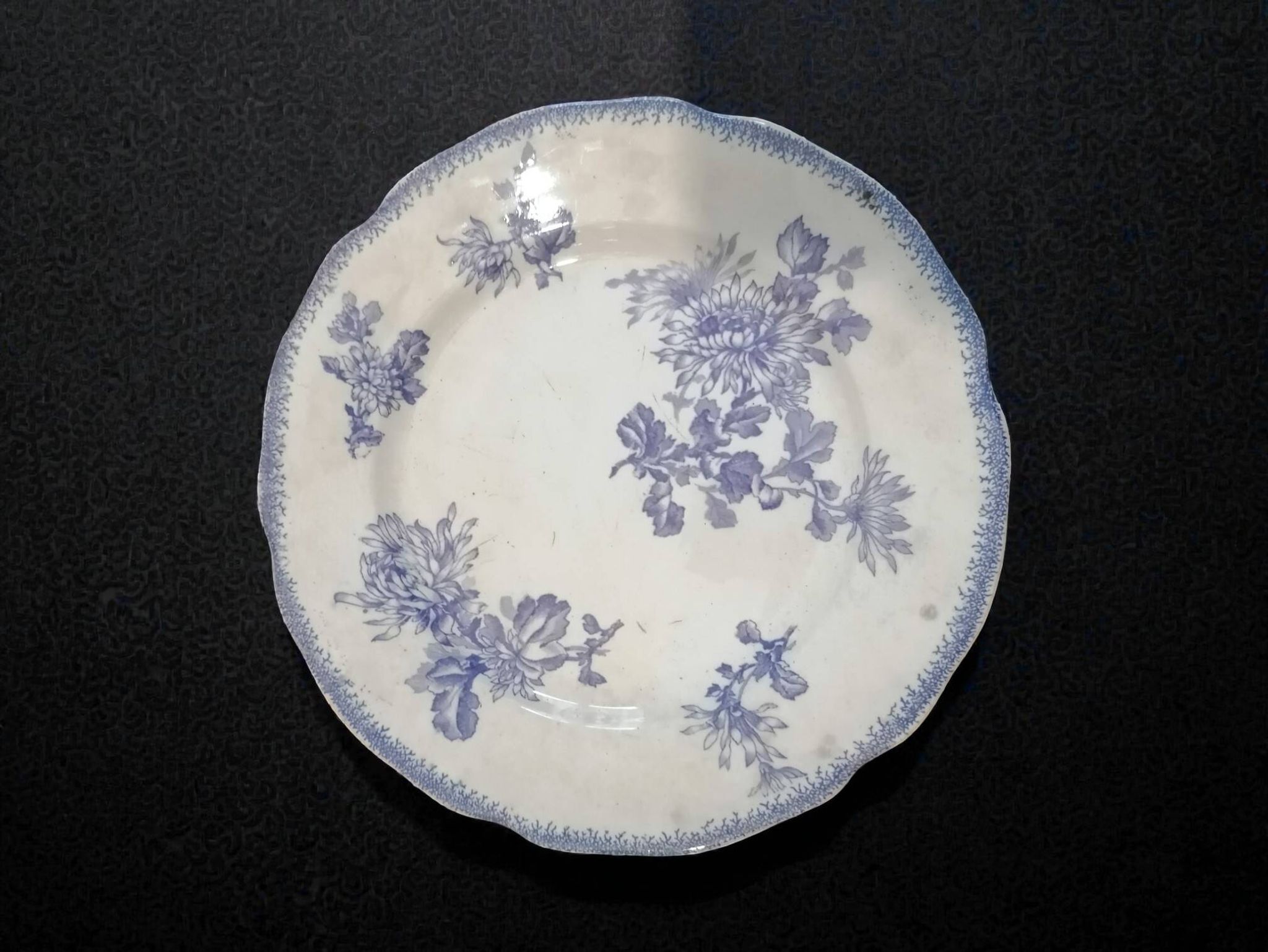Partie de service (25p) en faïence de Sarreguemines - Décor floral violet