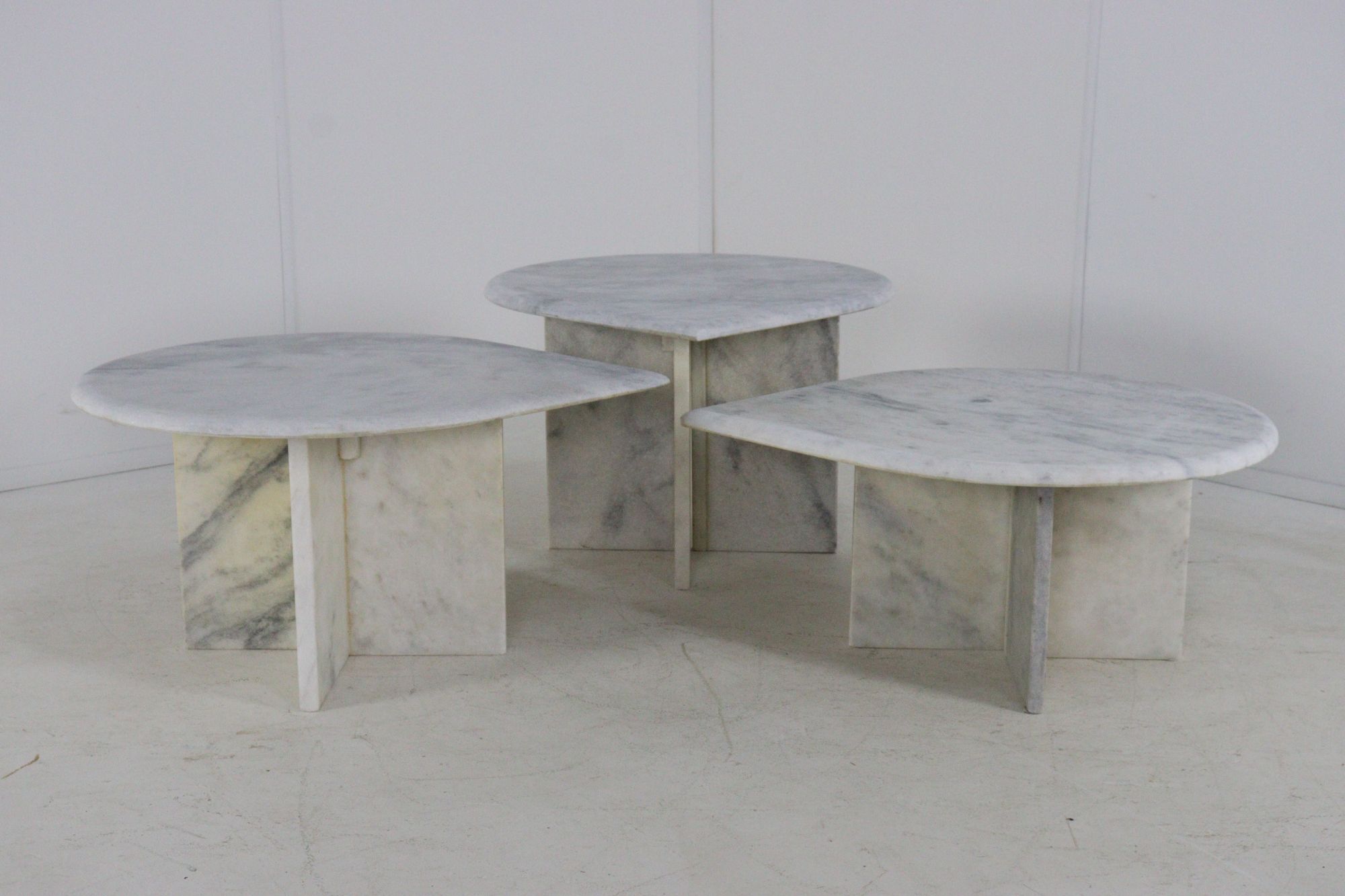 Ensemble de 3 tables d'appoint en marbre en forme de goutte d'eau, table basse vintage.