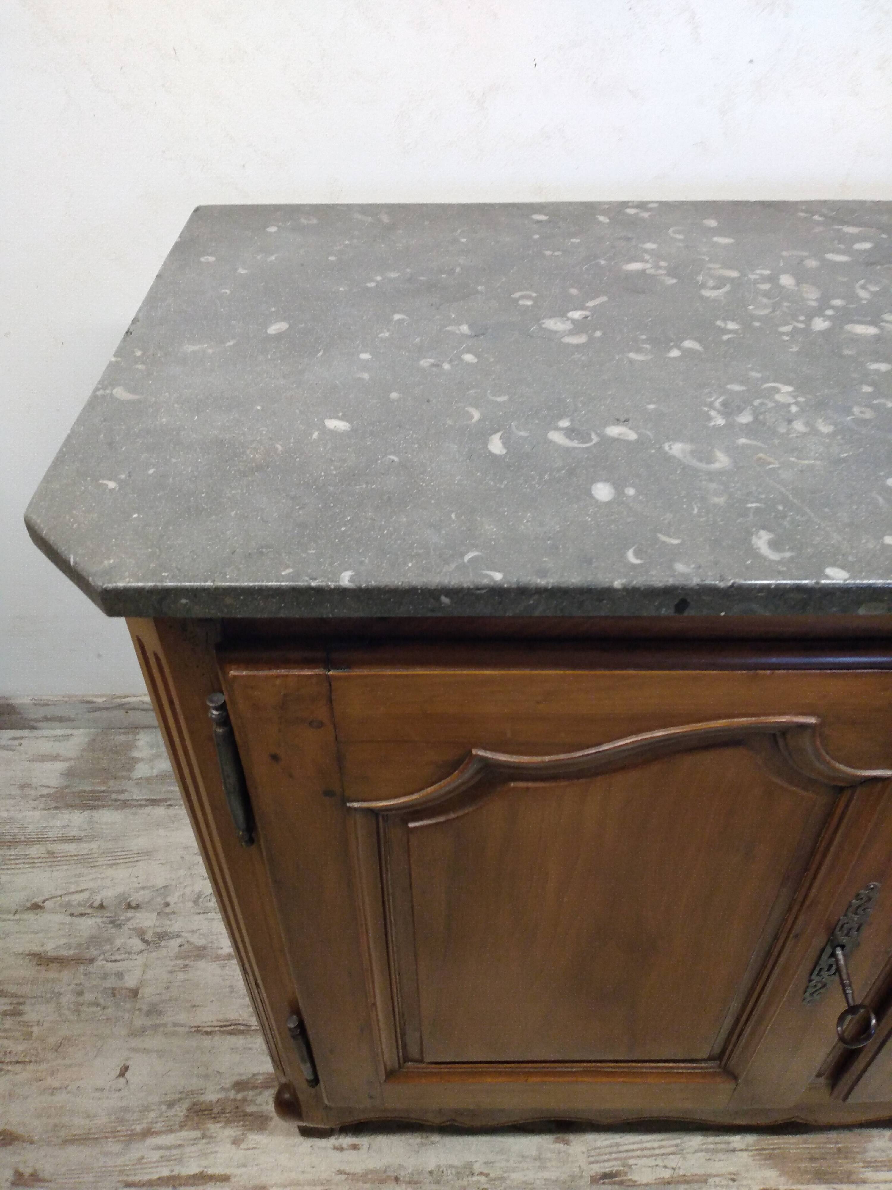 Buffet bas avec marbre