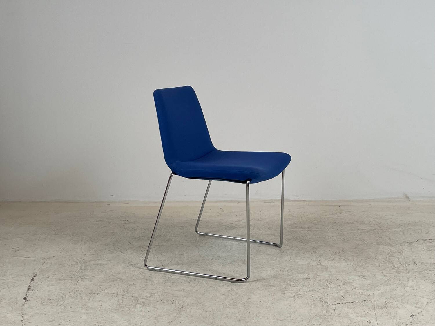Chaise Cosmos B&B Italia par Jeffrey Bernett