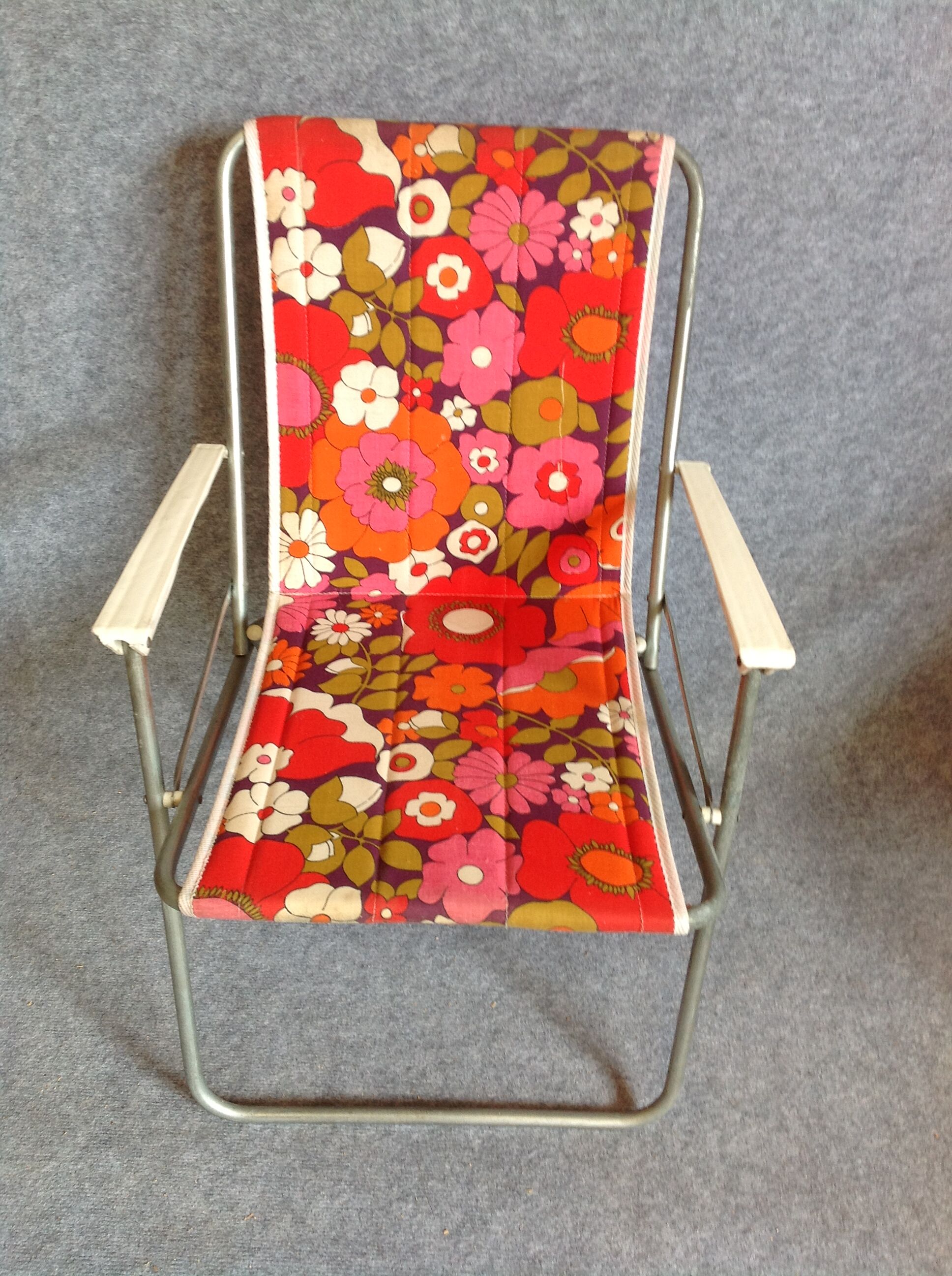 Pair of chairs folding vintage
