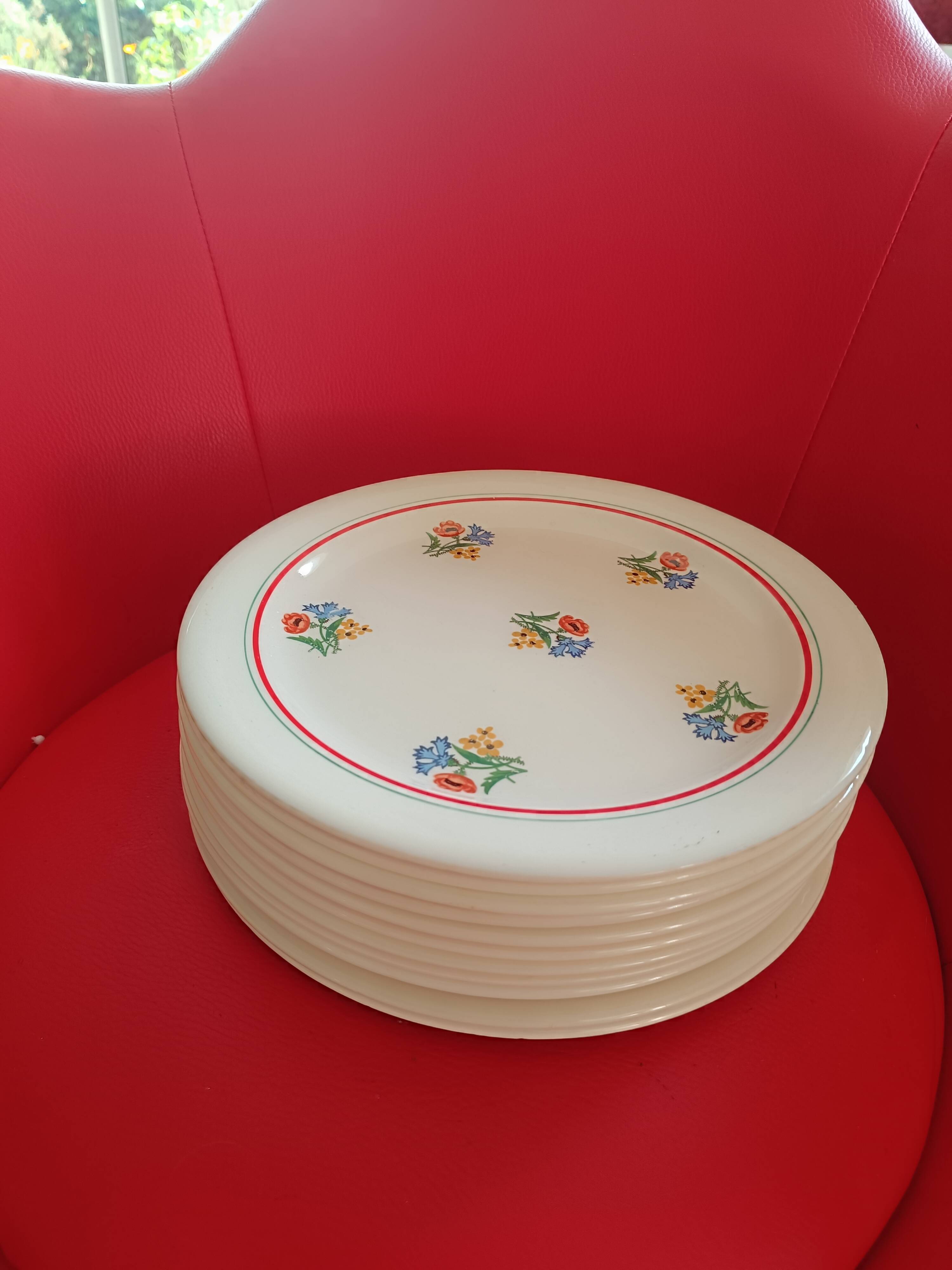 11 Gien dessert plates.