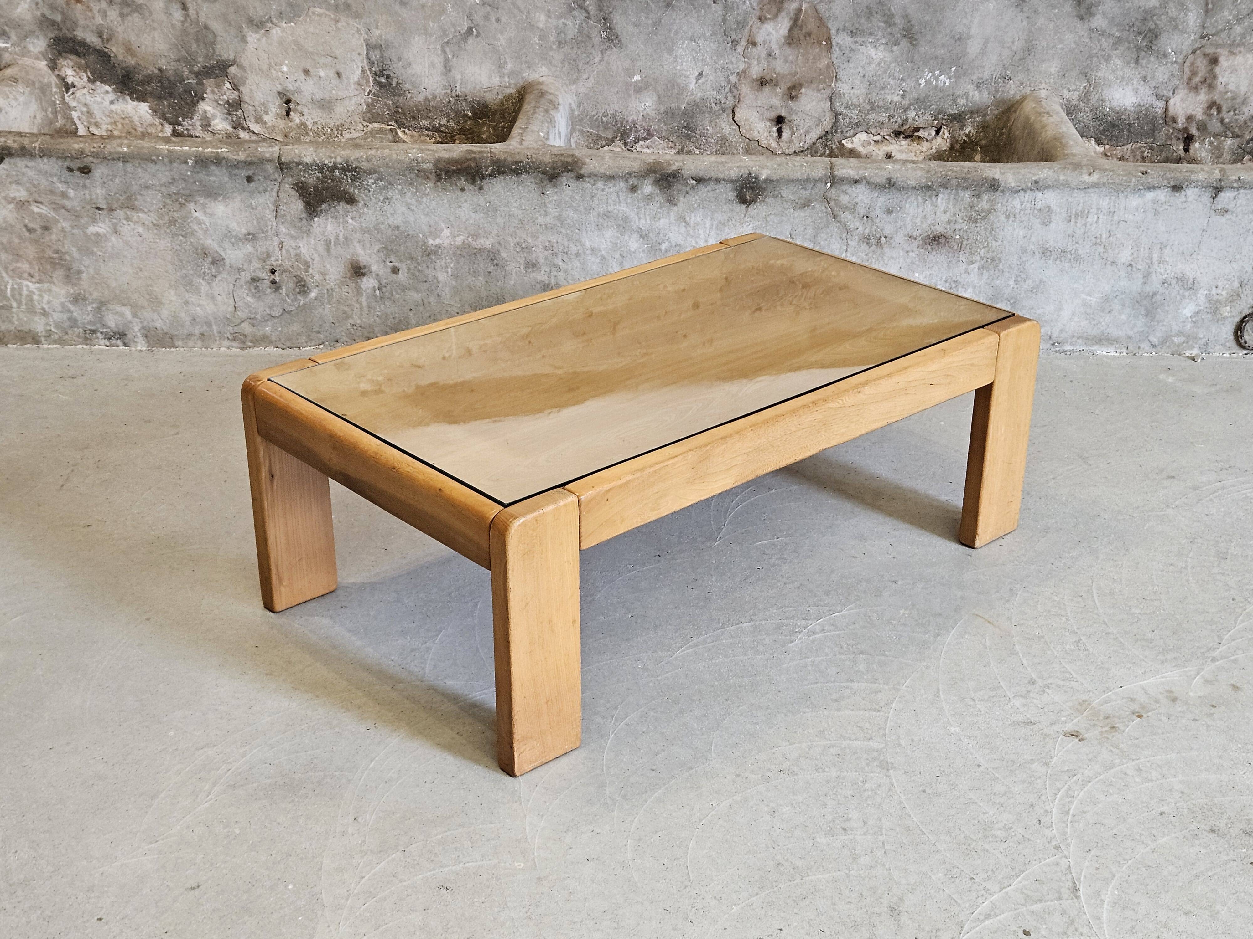 Designer coffee table 1970-1980 in kois elm and glass