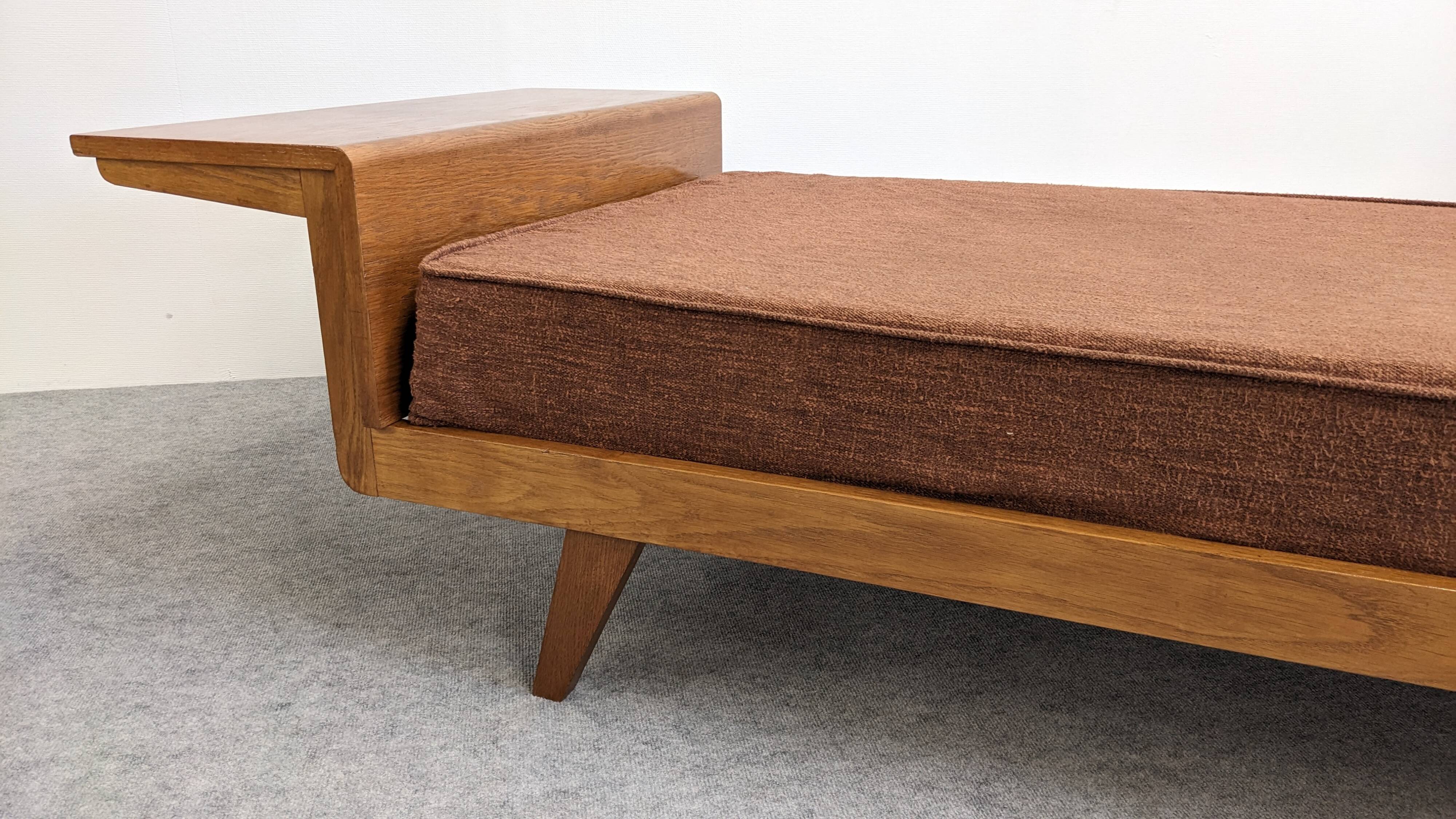 Daybed,  banquette ou lit de repos de style scandinave, France vers 1960