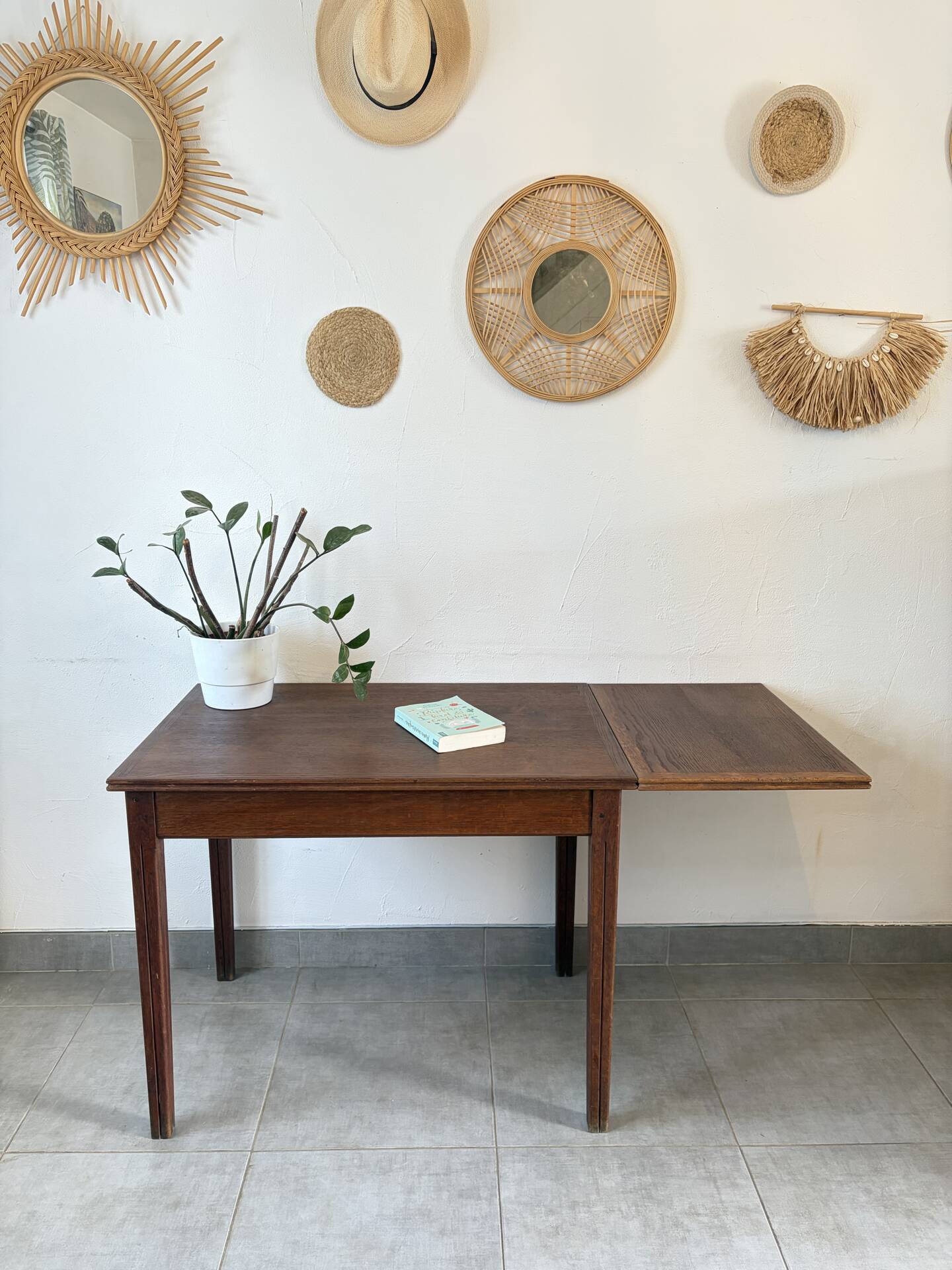 Extendable farmhouse table / extension