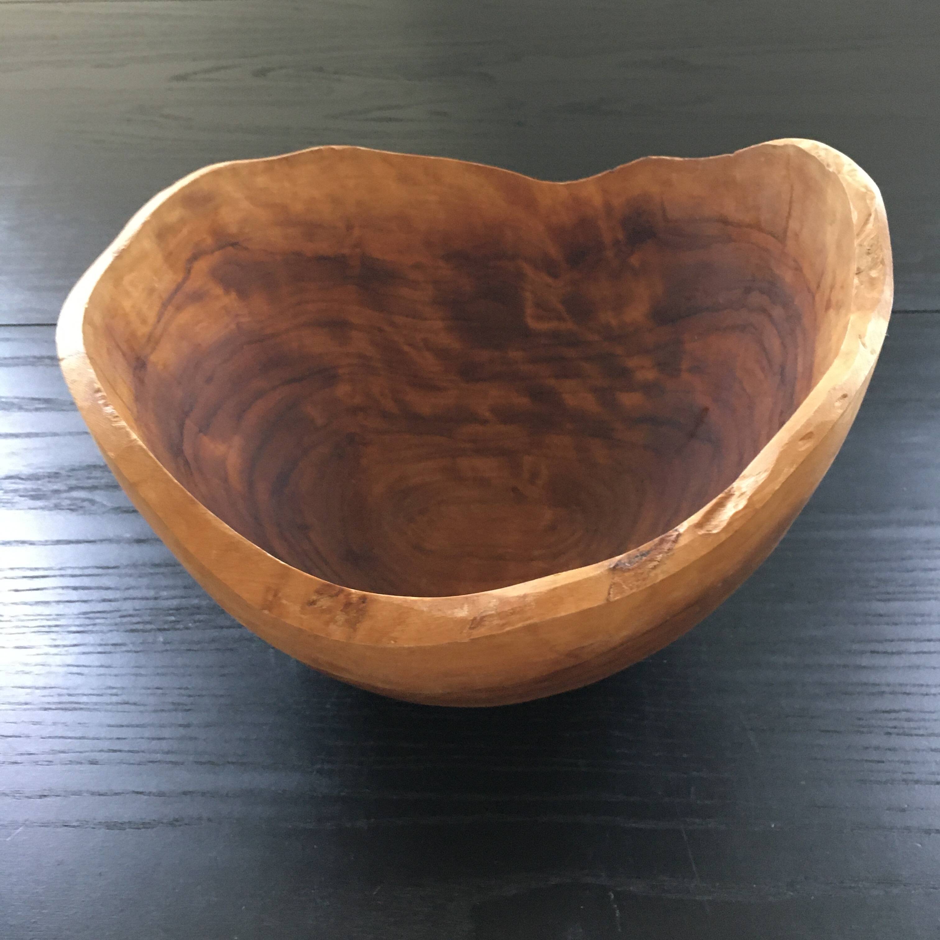 Grande coupe en bois d’oliver