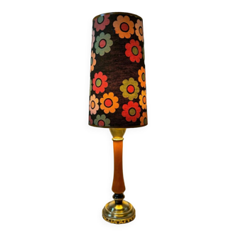 60s Bakelite table lamp and flowers