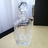 Plain crystal whiskey decanter with faceted stopper