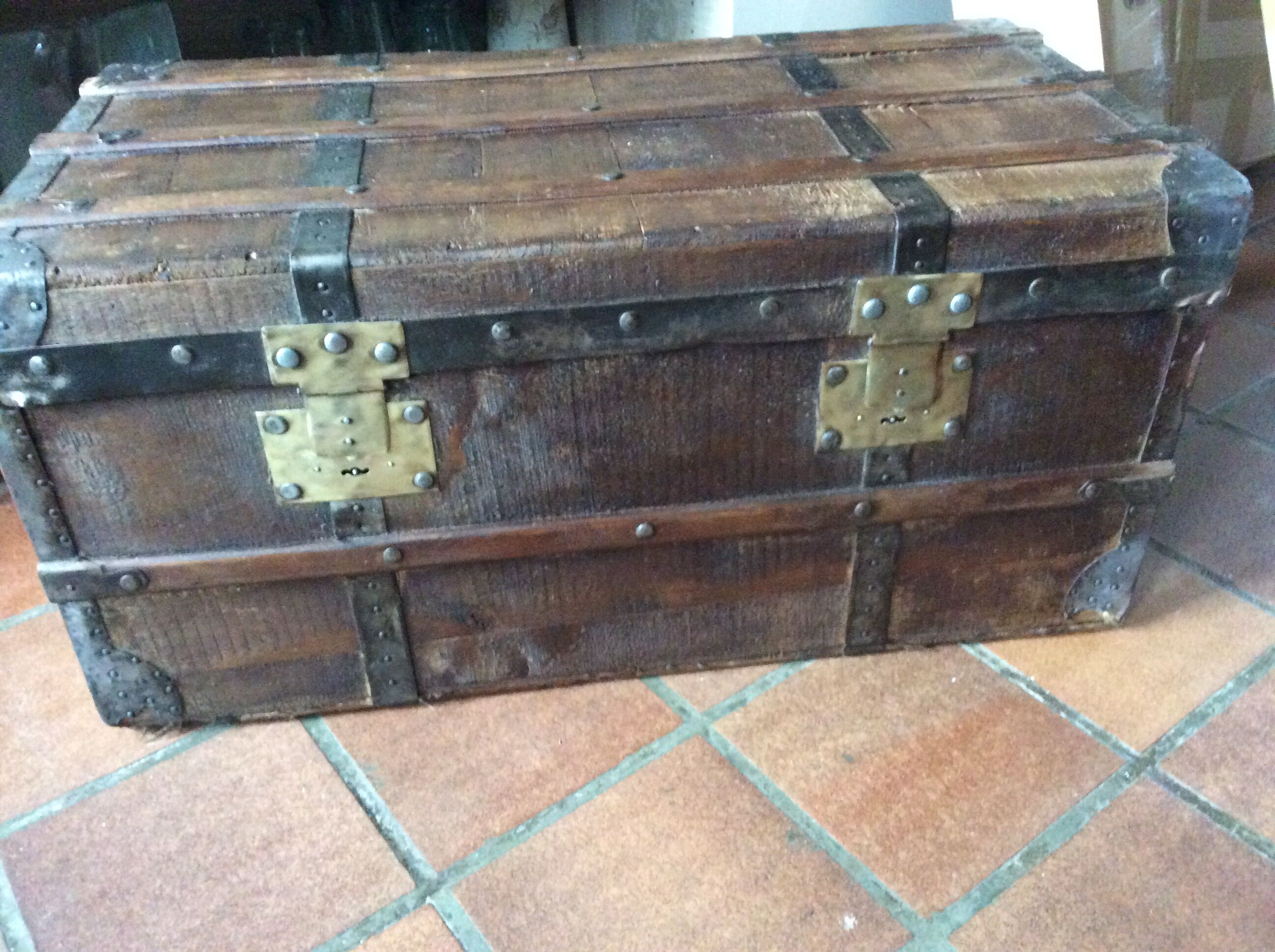 Travel trunk end 19 th century entirely renovated