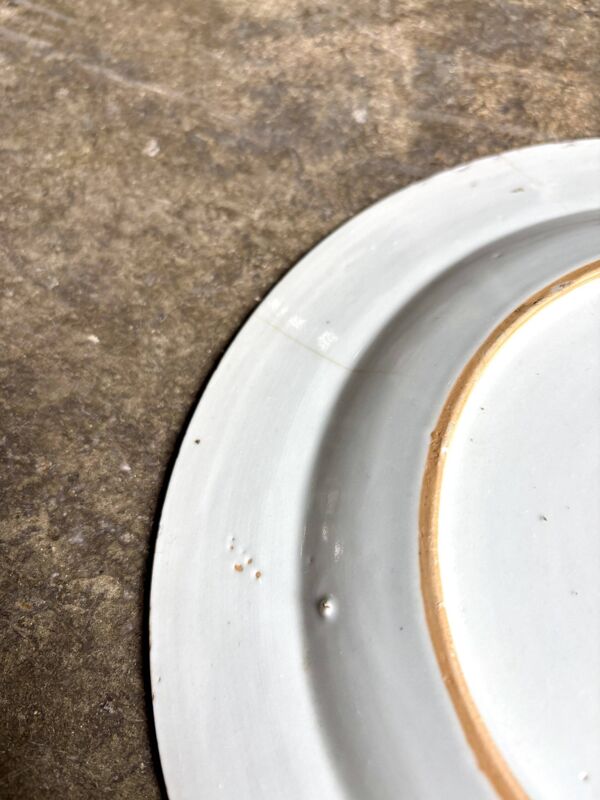 Assiette plate en porcelaine peinte à la main, Asie XIXème s.