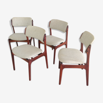 Ensemble de quatre chaises à manger Erik Buch Teak entièrement restaurées, rembourrées en cuir noir