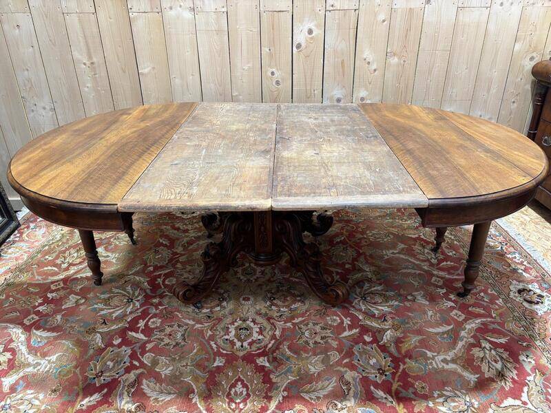 Table à manger ovale à pied centrale époque Napoléon III