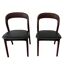2 chaises en bois massif