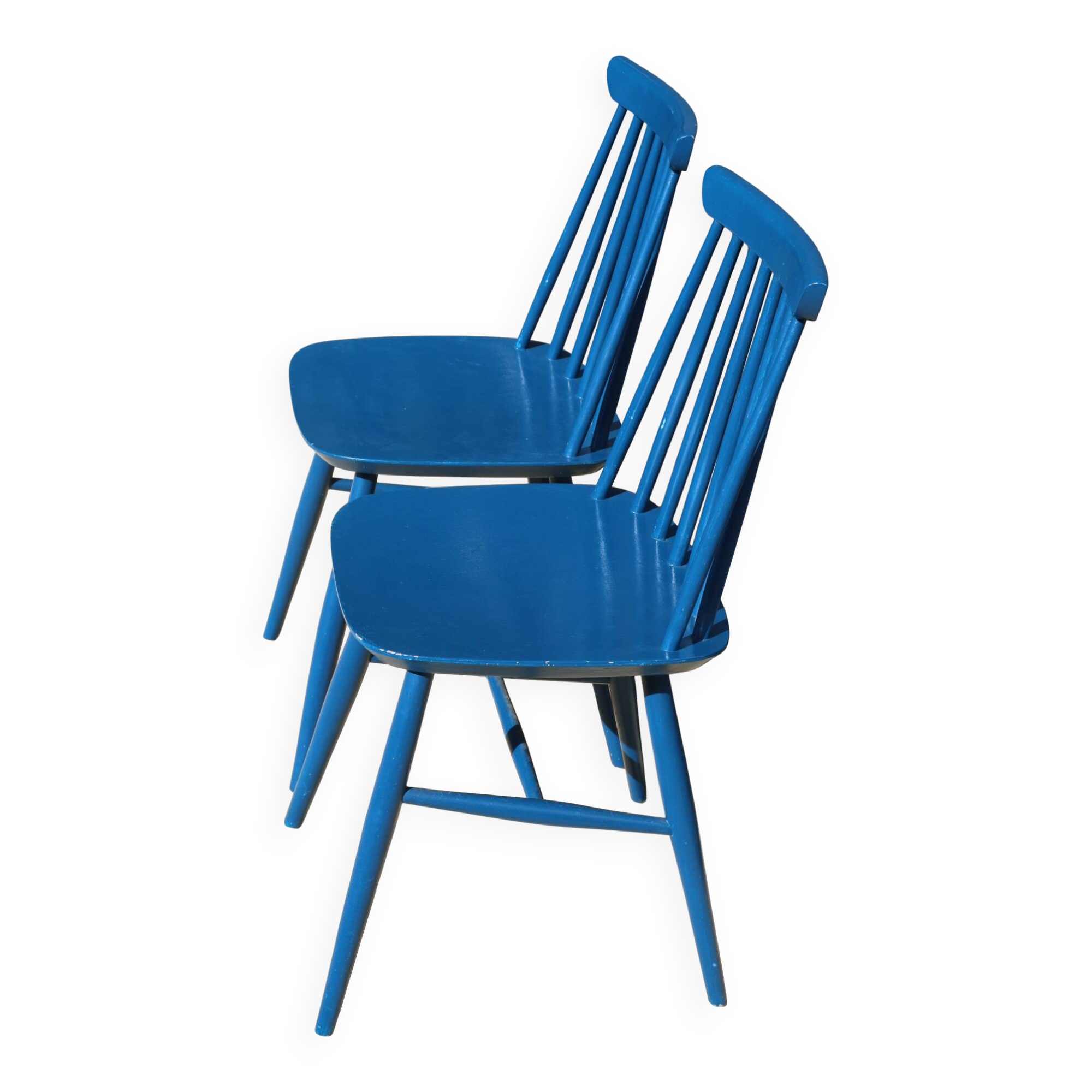 2 blue Tapiovaara style chairs