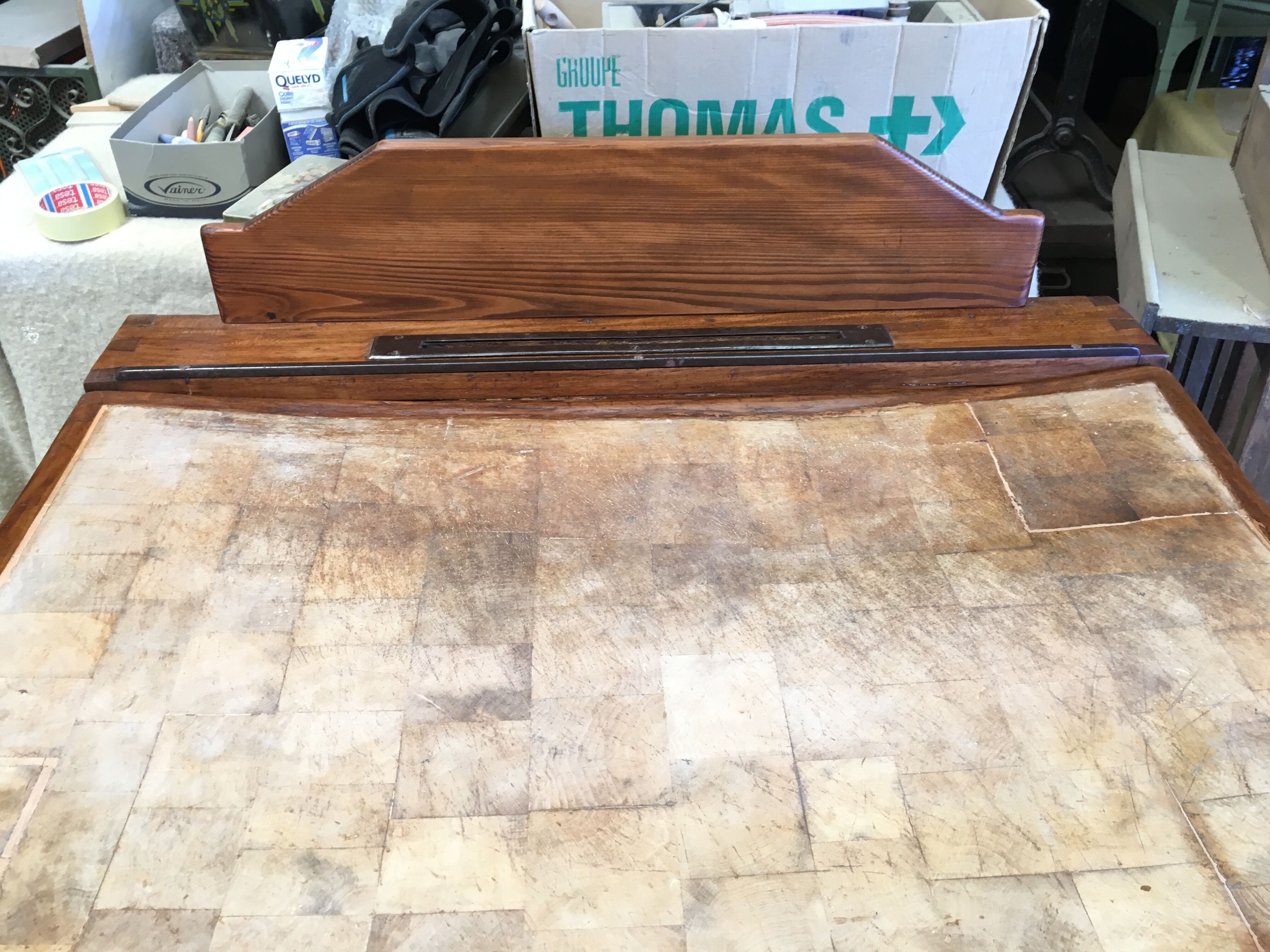 Trussant butcher's log and coe