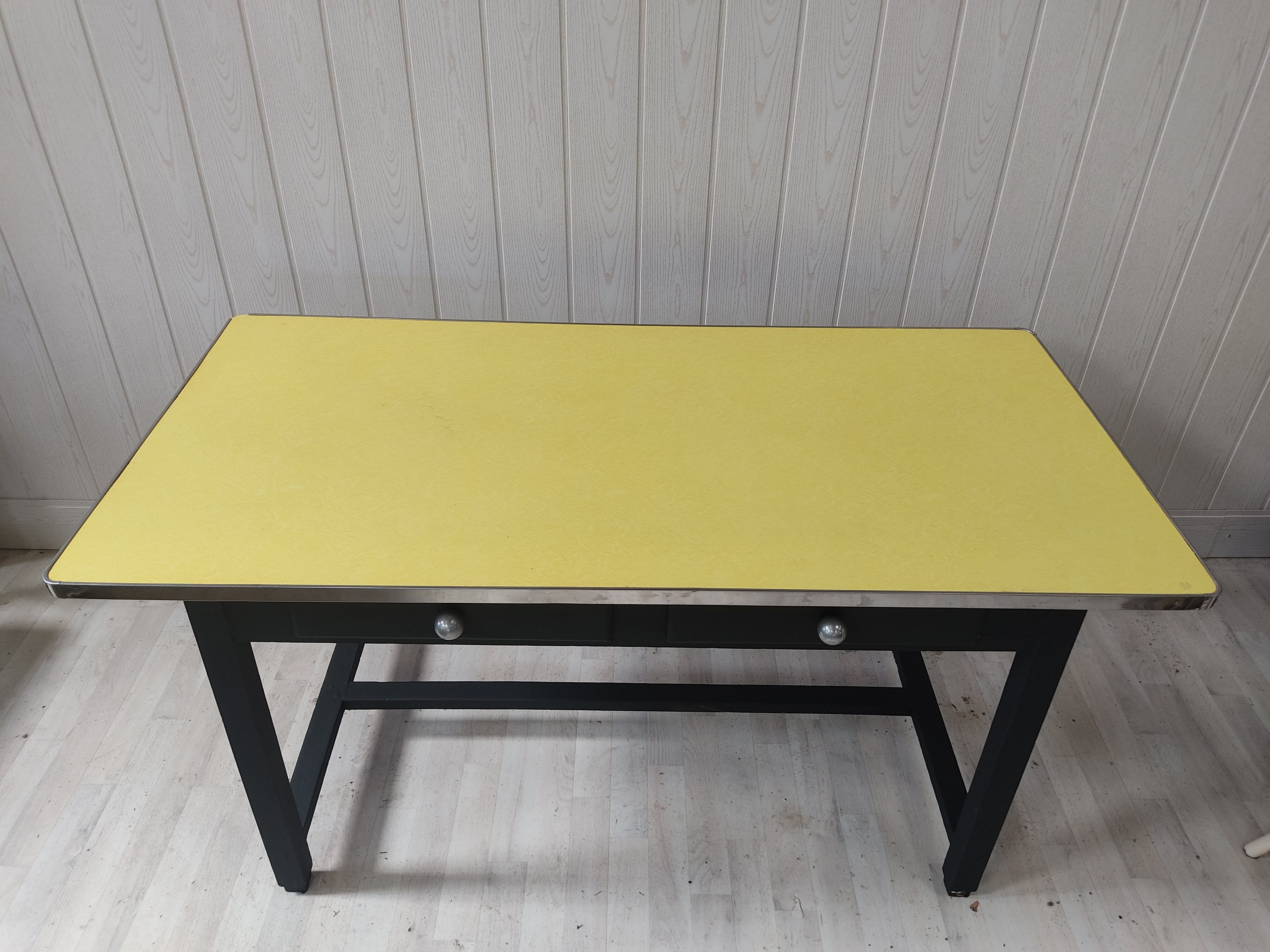 Table vintage bois et formica jaune