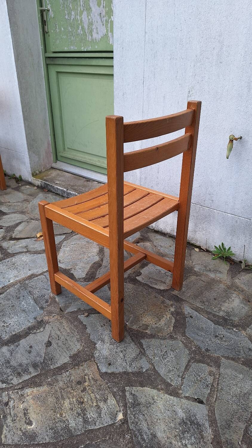 Set of 8 pine chairs