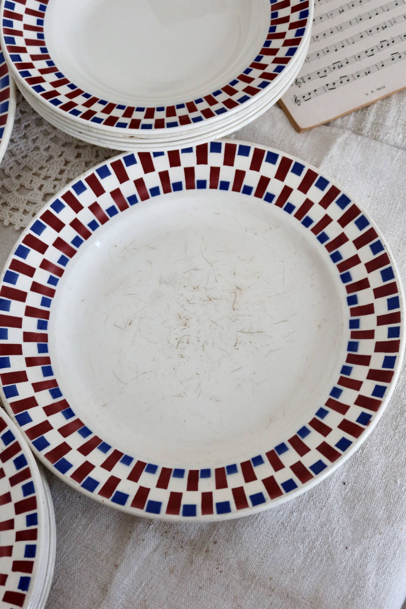 Part of a vintage Bandonviller faience table service, Joubert model, 14 pieces, early 20th century