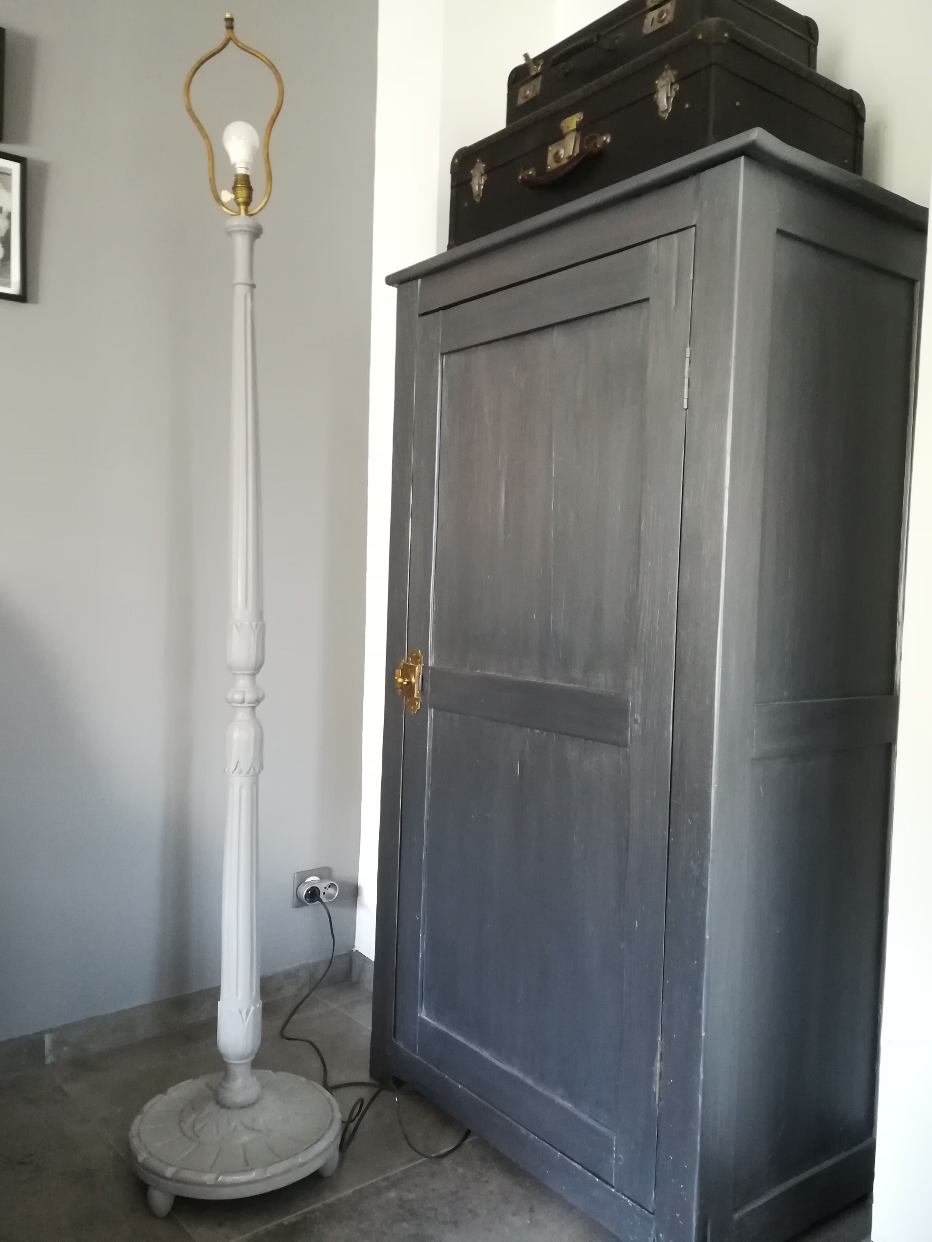Pied de lampadaire ancien en bois