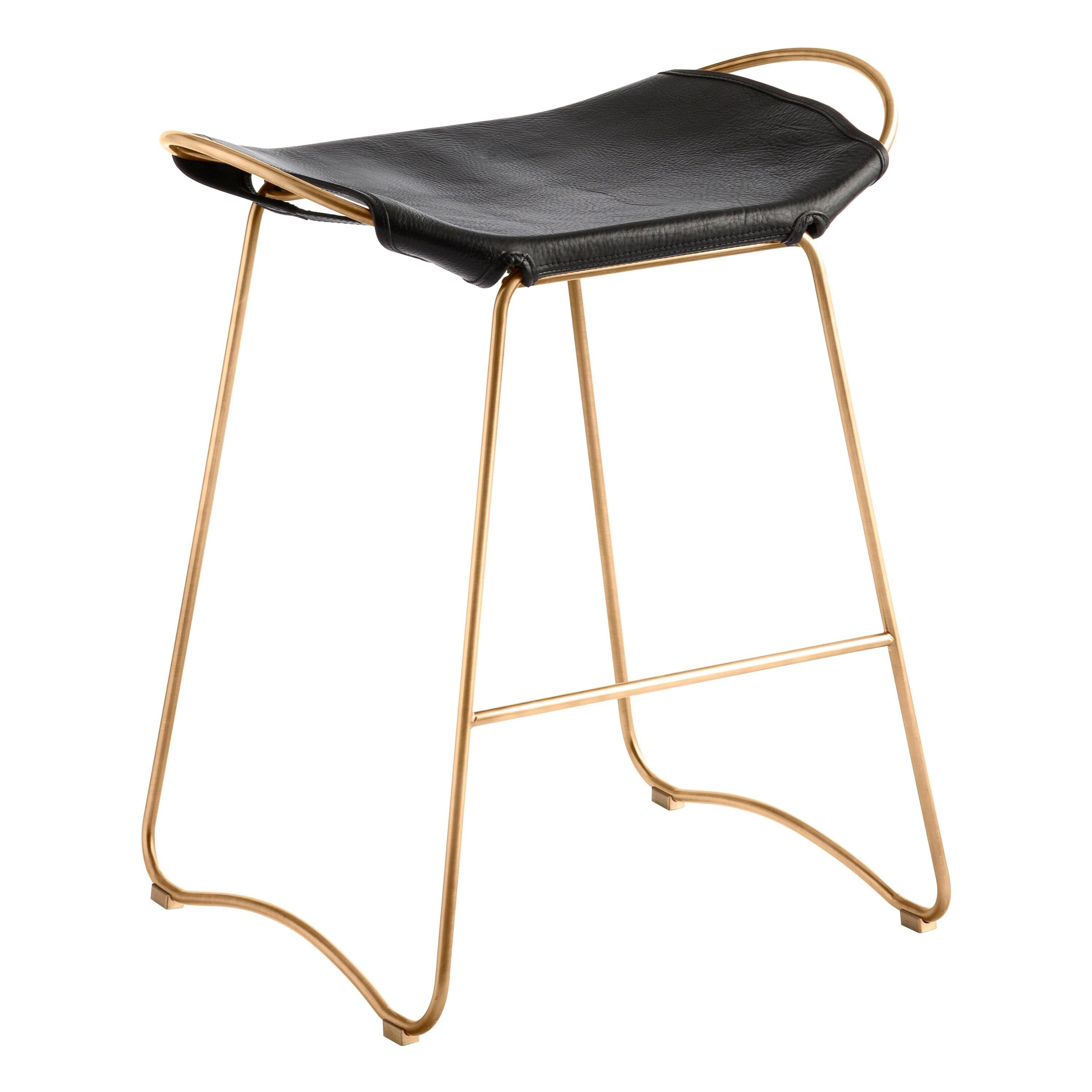 Tabouret contemporain, métal laiton vieilli et cuir noir