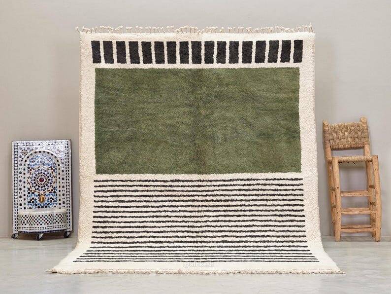 Handmade green and white Beni Ourain rug, size 1.4/2.6 m.