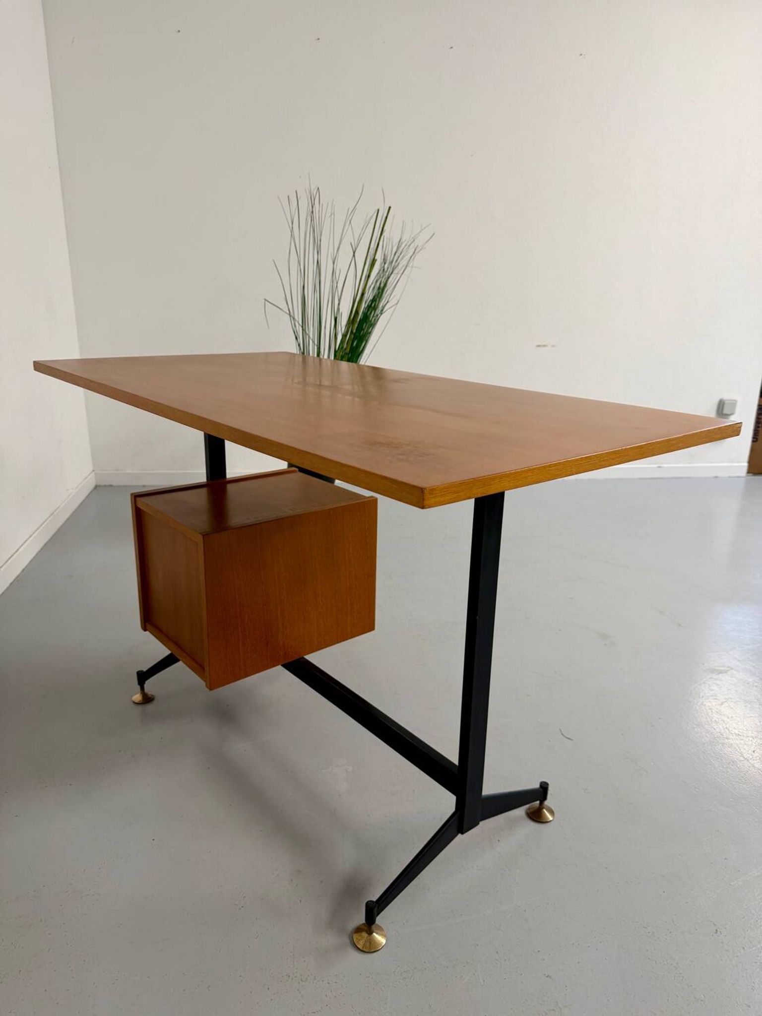 Vintage Italian design desk from the 1960s in wood and metal.