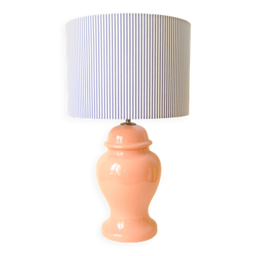 Lampe potiche décorative en céramique rose - abat-jour rayures bleu blanc