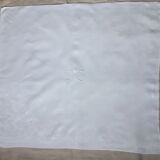 Nappe d'appoint damassée monogrammée "bg" 87 x 74 cm