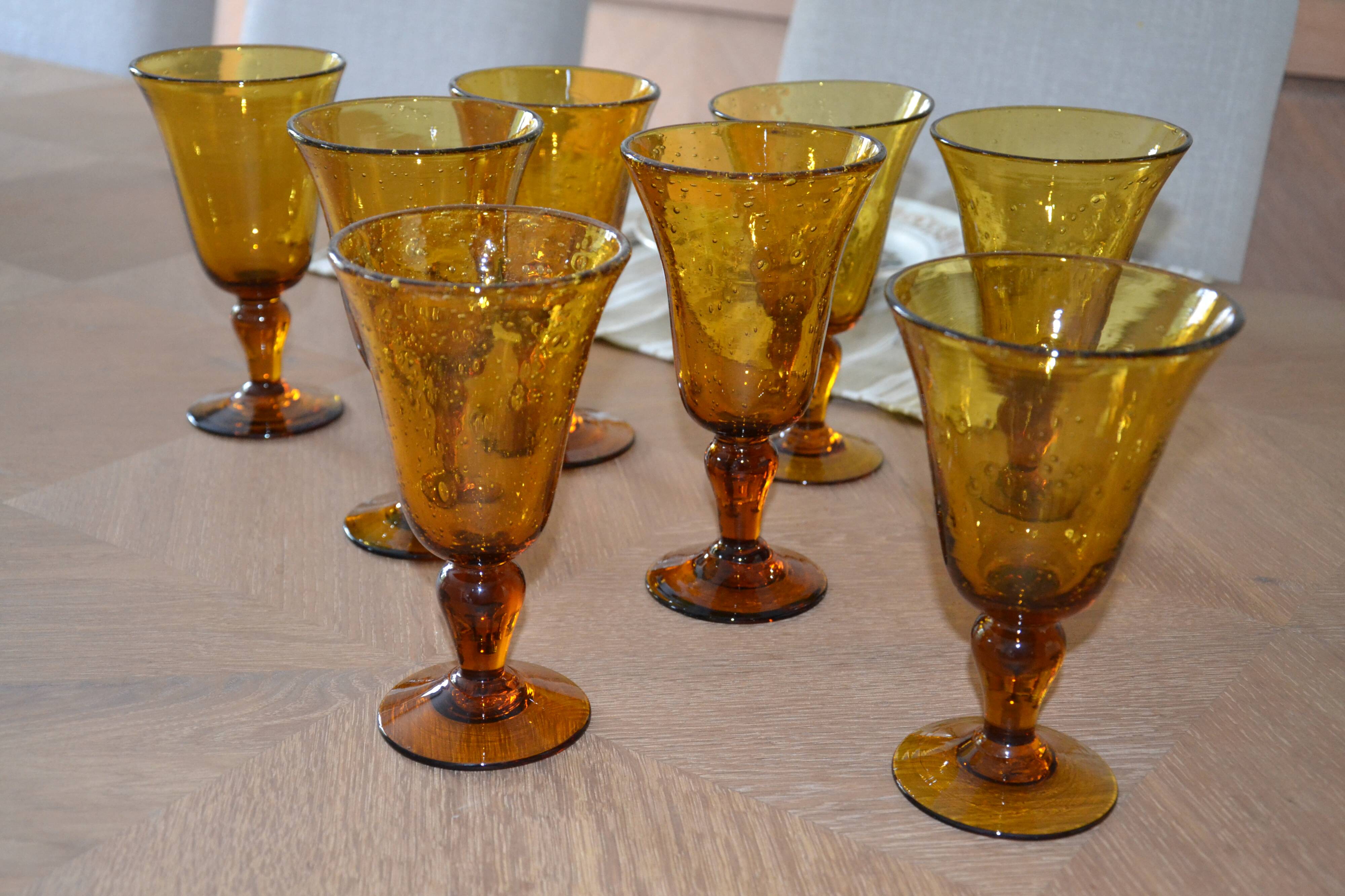 8 verres en verre ambré Biot