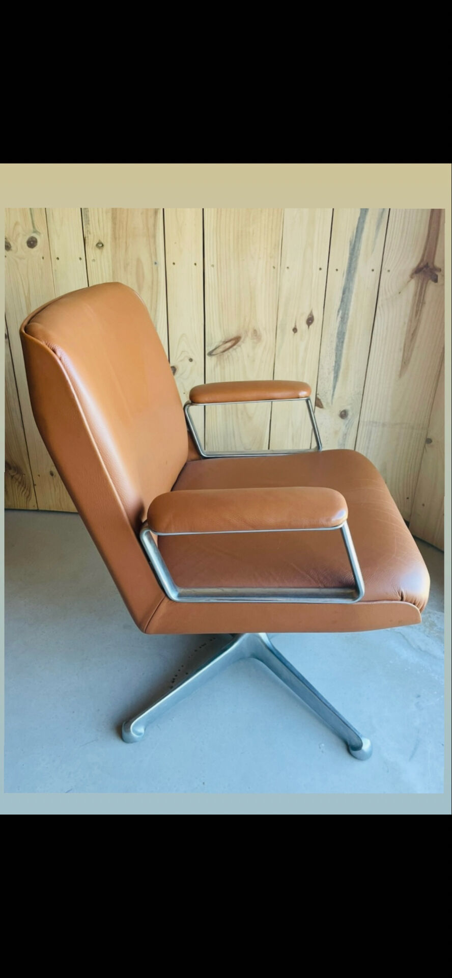 Armchair P125 O. Borsani