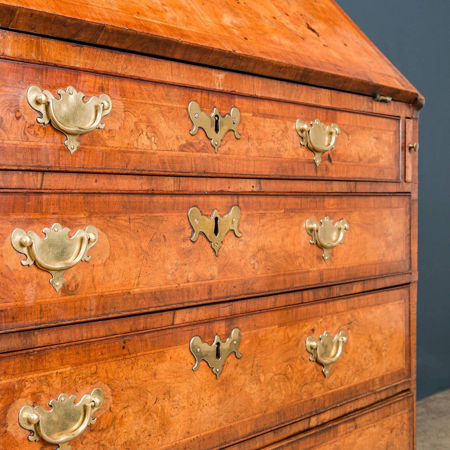 Queen Anne trumeau in walnut and oak, Great Britain, 18th century