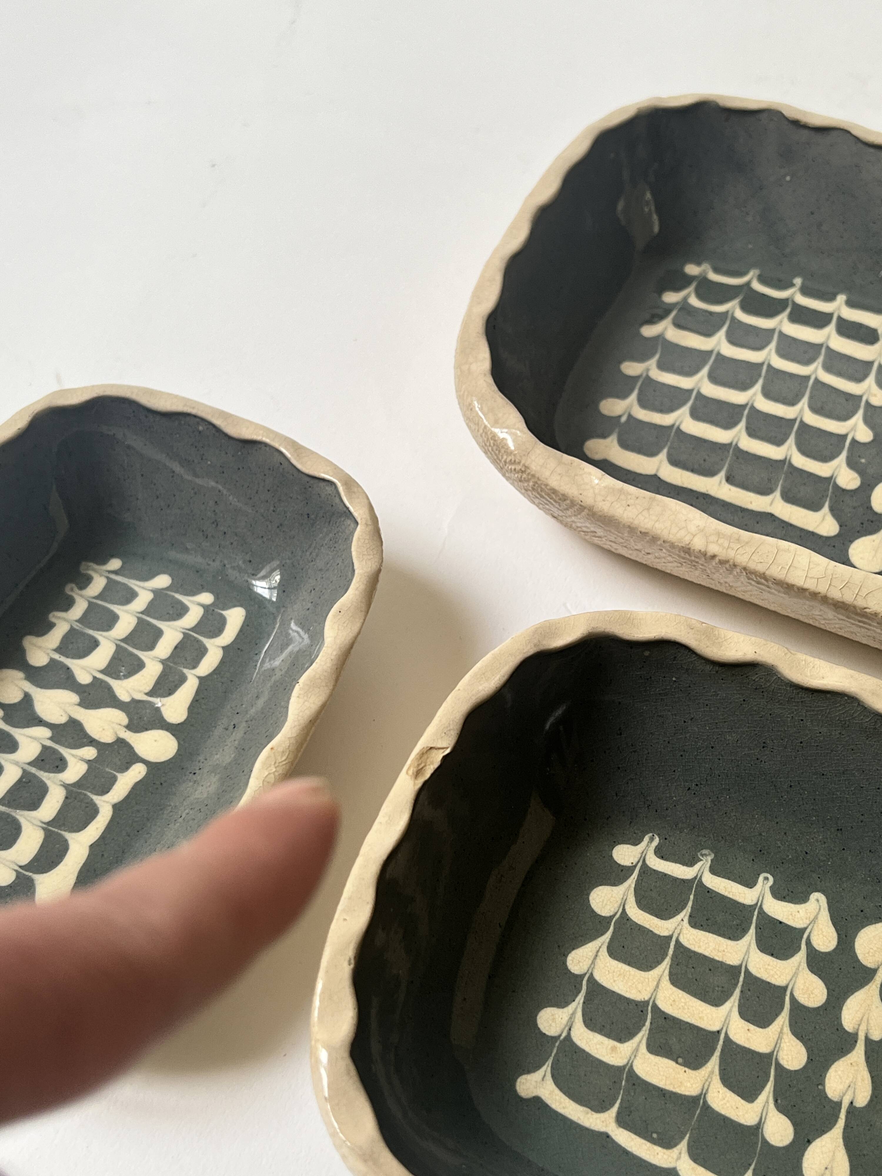 Set of 3 ramekins / serving dishes in handmade ceramic.