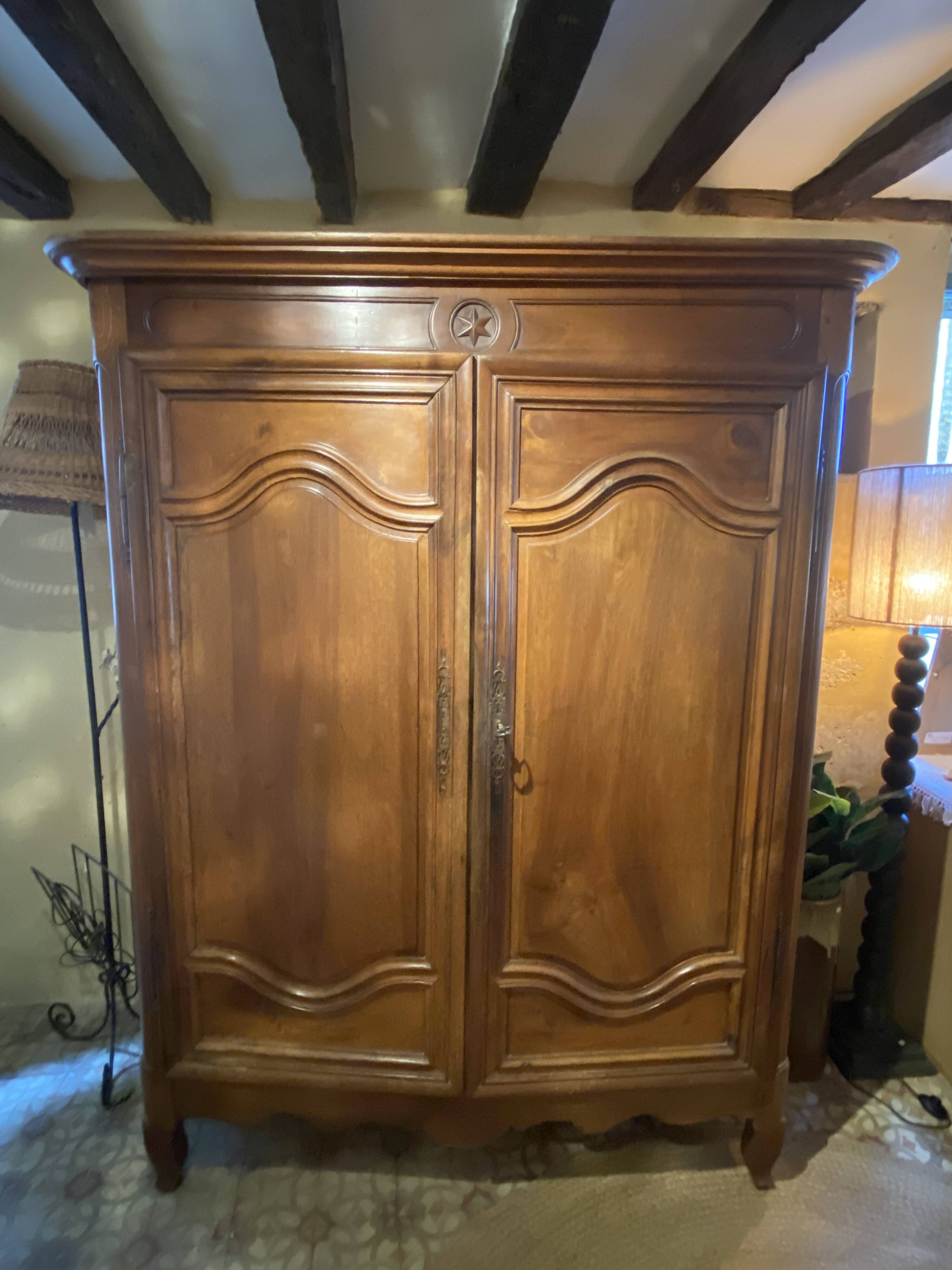 Solid wood wardrobe, country style