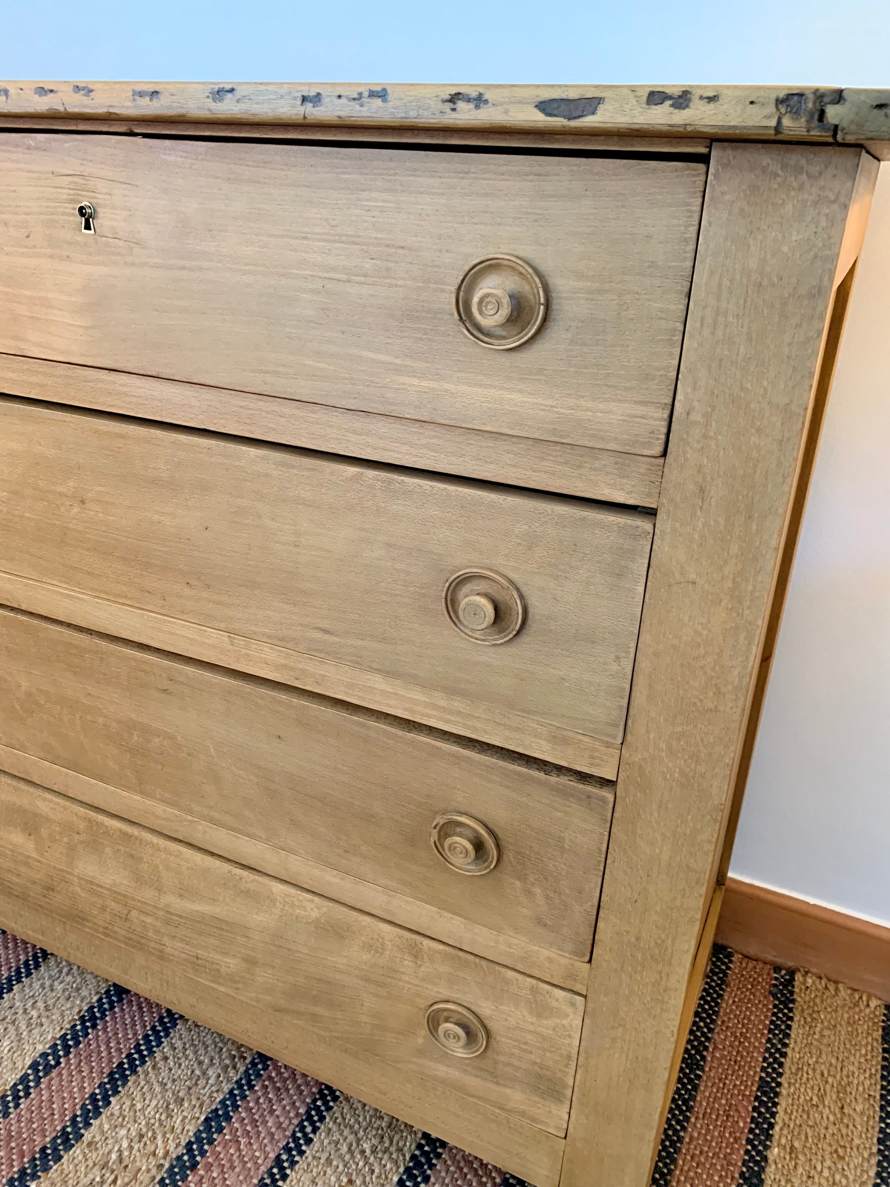 Chest of drawers