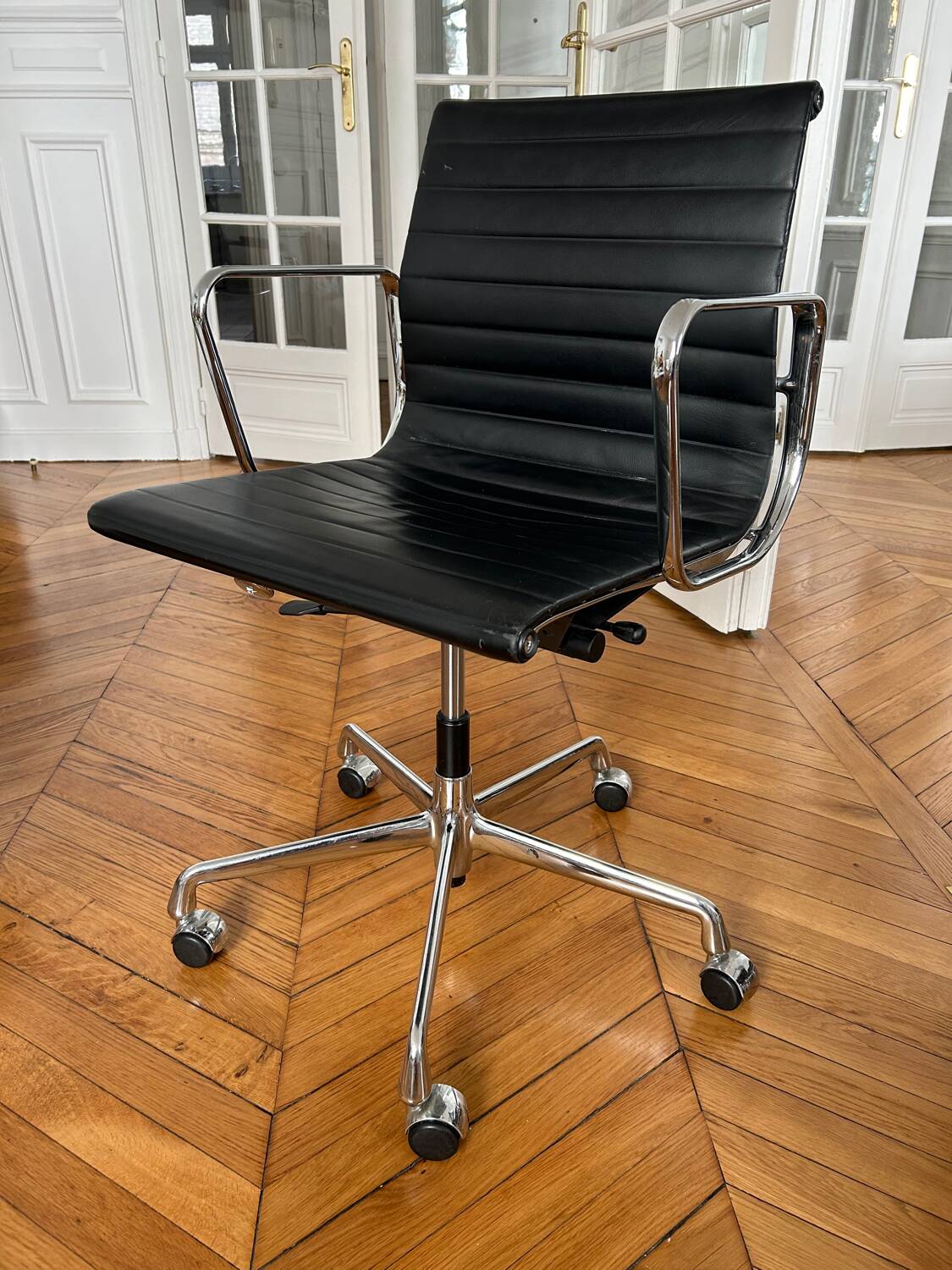 Eames Office Chair EA118 Leather