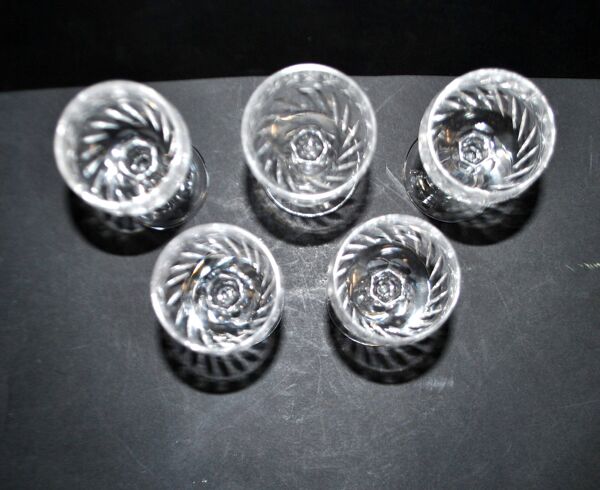 Lot de 5 verres à liqueur en cristal modèle 1930 metra taille 4593, saint-louis