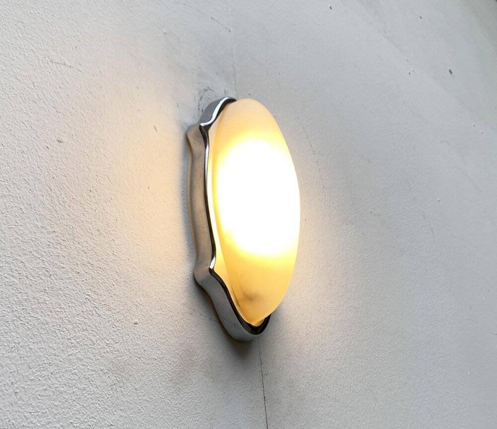 Postmodern Italian wall lamp for indoor and outdoor use, Geco 1 by Luciano Pagani and Angelo Perversi for Arteluce, 1990s.