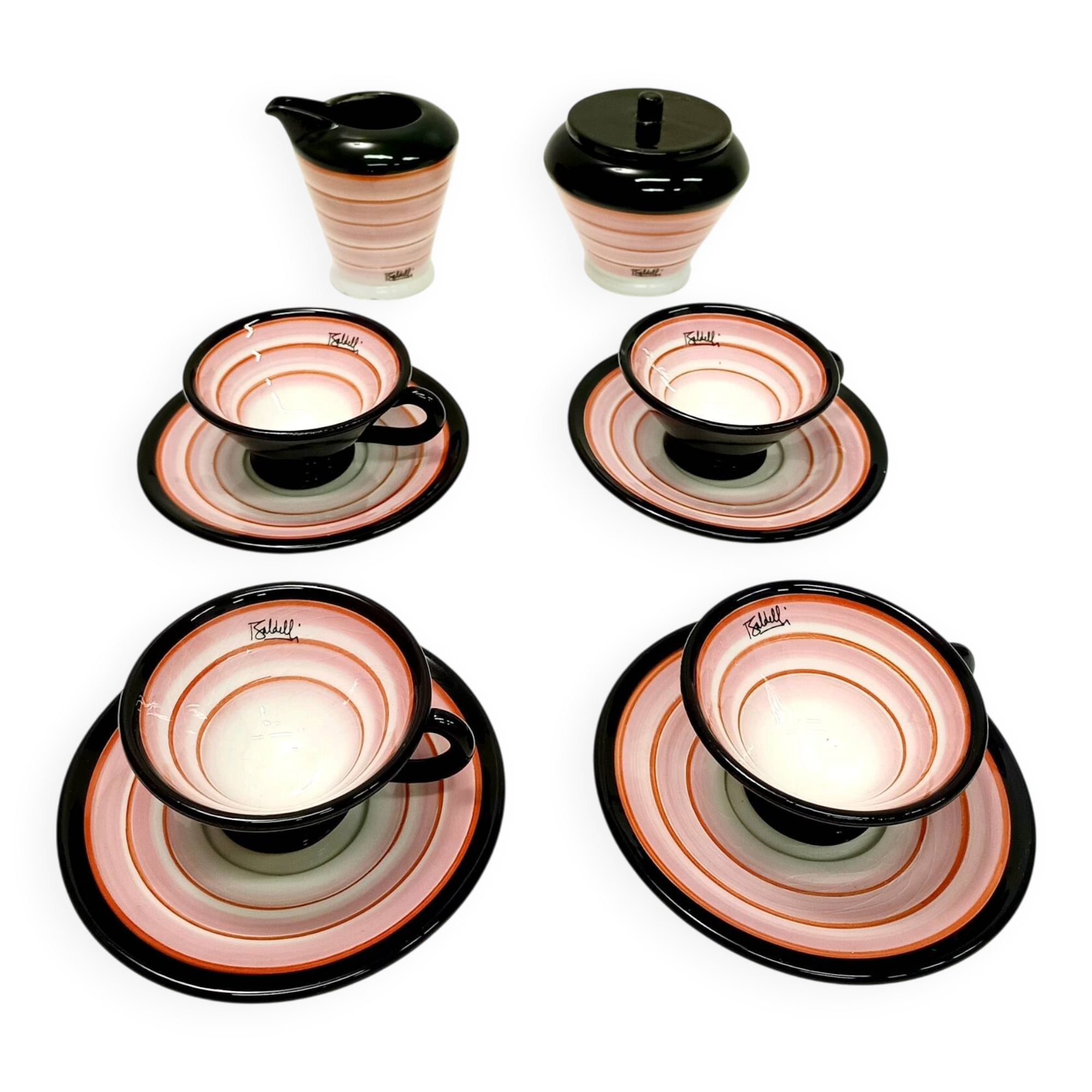 Quatre tasses à café en céramique par Baldelli avec un pichet à lait et un sucrier, Italie.