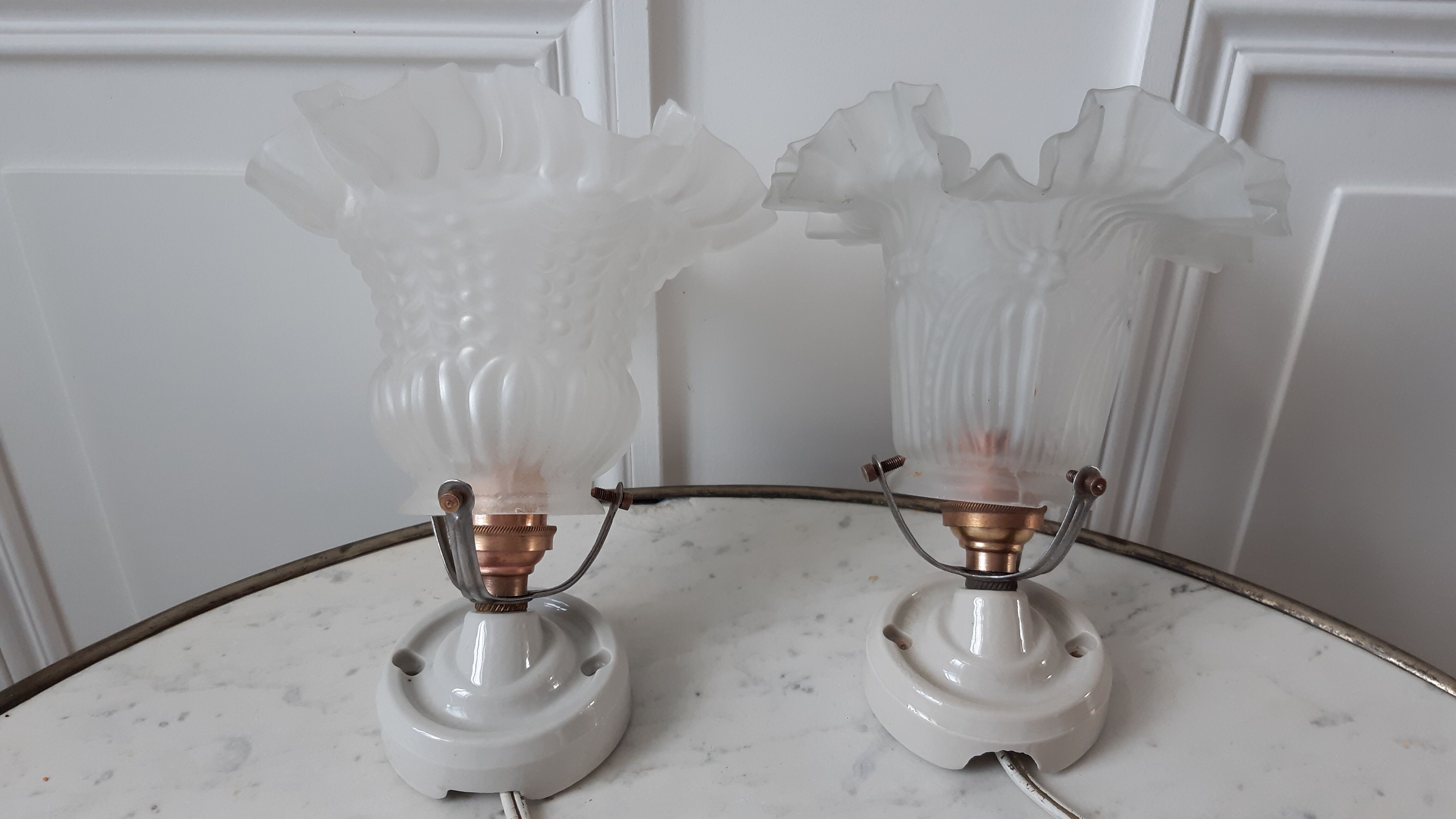 Paire d'appliques et de tulipes anciennes en verre années 40-50