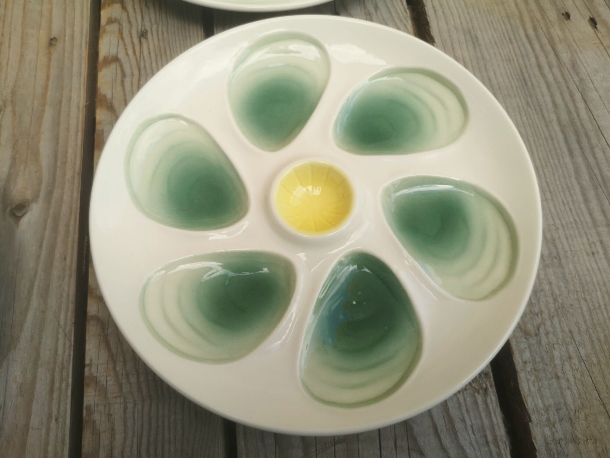 Set of 4 plates with oysters yellow and green salins décor