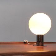 Lampe de table en chrome et verre de l'ère spatiale du milieu du siècle