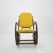 Rocking chair en bois courbé du milieu du siècle, Ton, années 1960