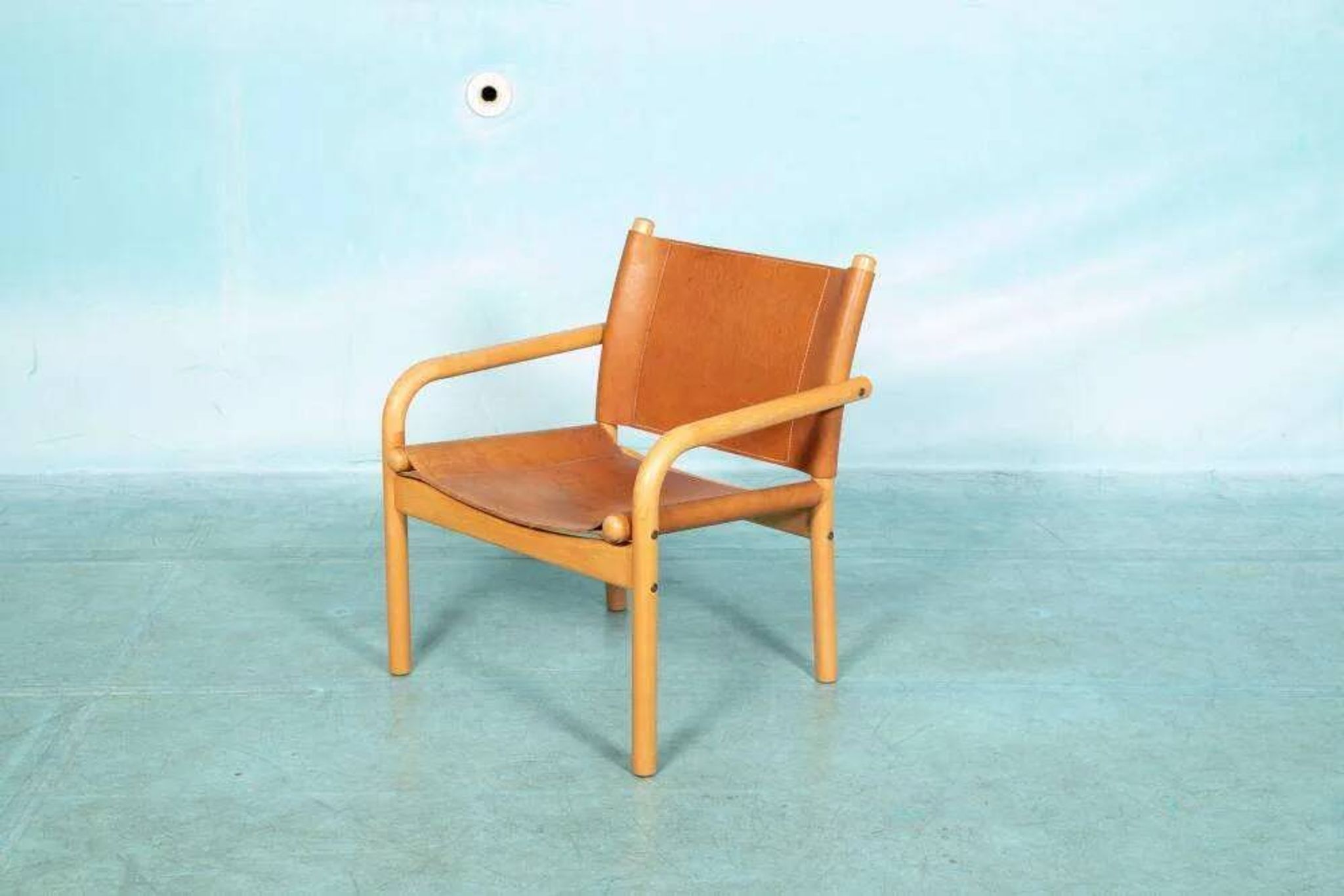 Danish safari chair in beech wood and leather from the 1970s.