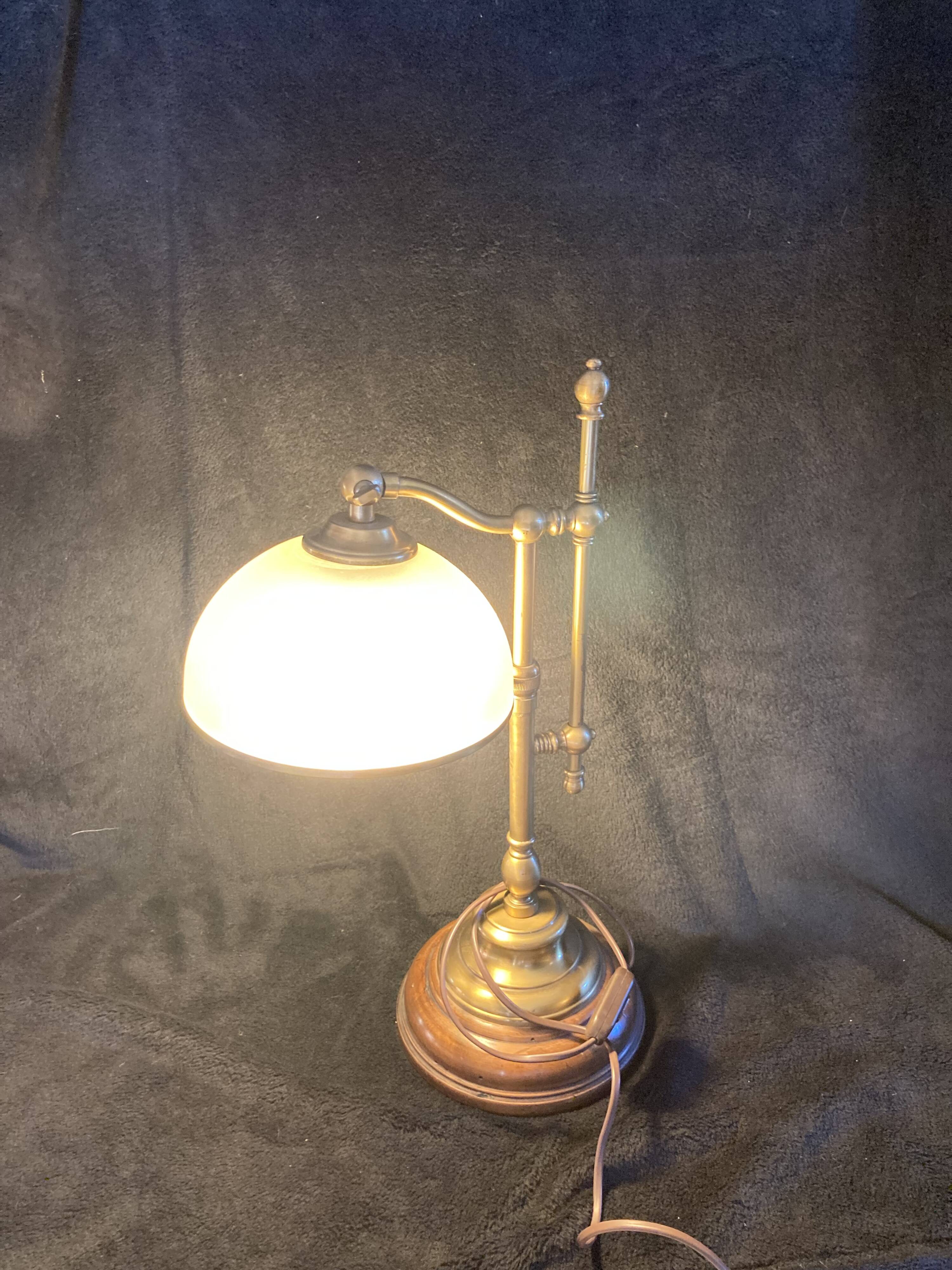 antique desk lamp – the perfect vintage touch!