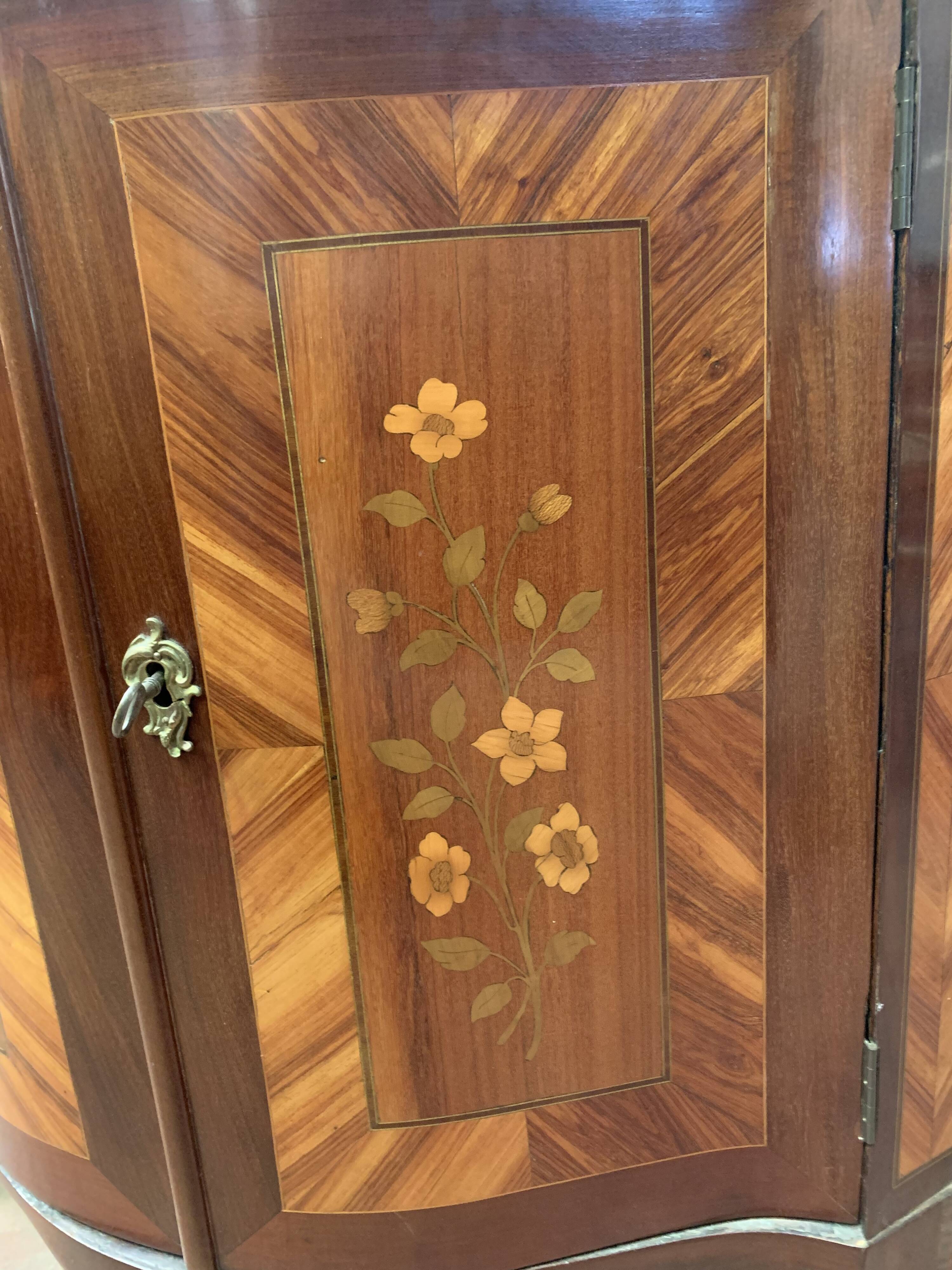 Notch has two curved doors mahogany and rosewood xviii century